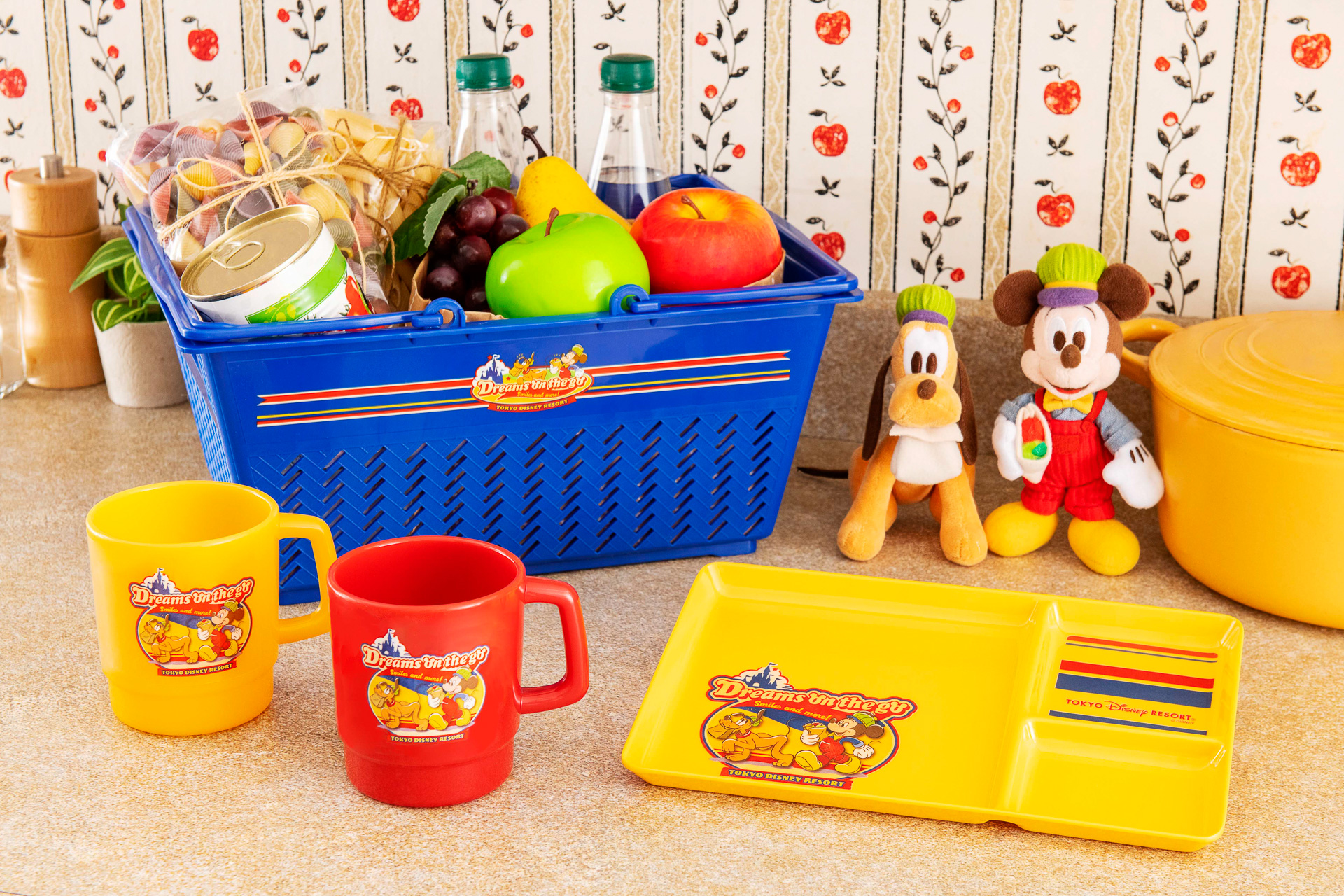 レトロな雰囲気のショップに迷い込んだかのようなワクワクデザインのアイテムが手に入る