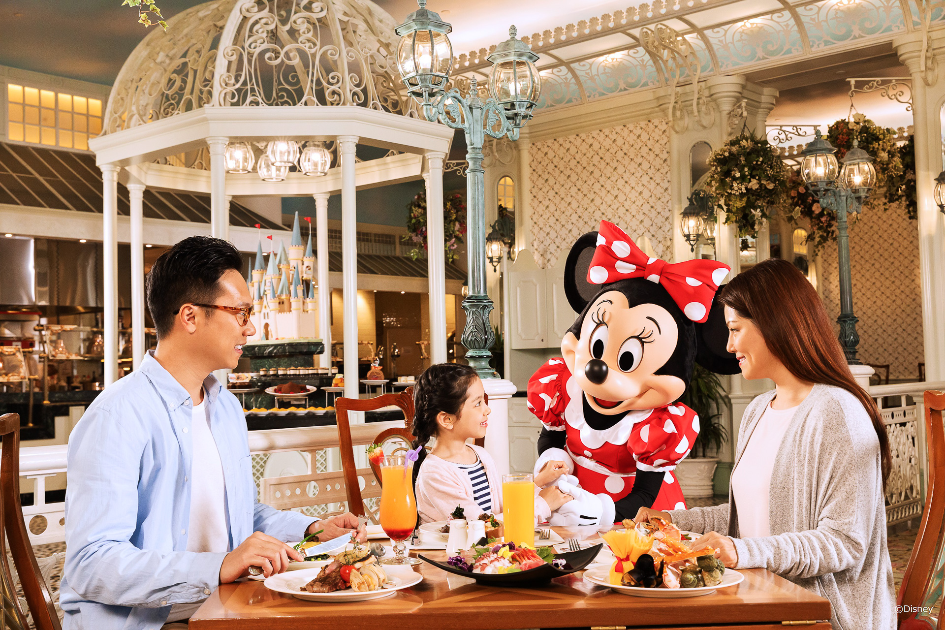 香港ディズニーランド・ホテルの「エンチャンテッド・ガーデン」