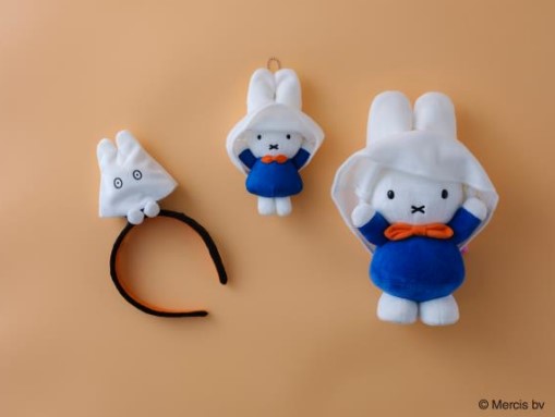 左からぬいぐるみカチューシャ、マスコットキーチェーン、ぬいぐるみ