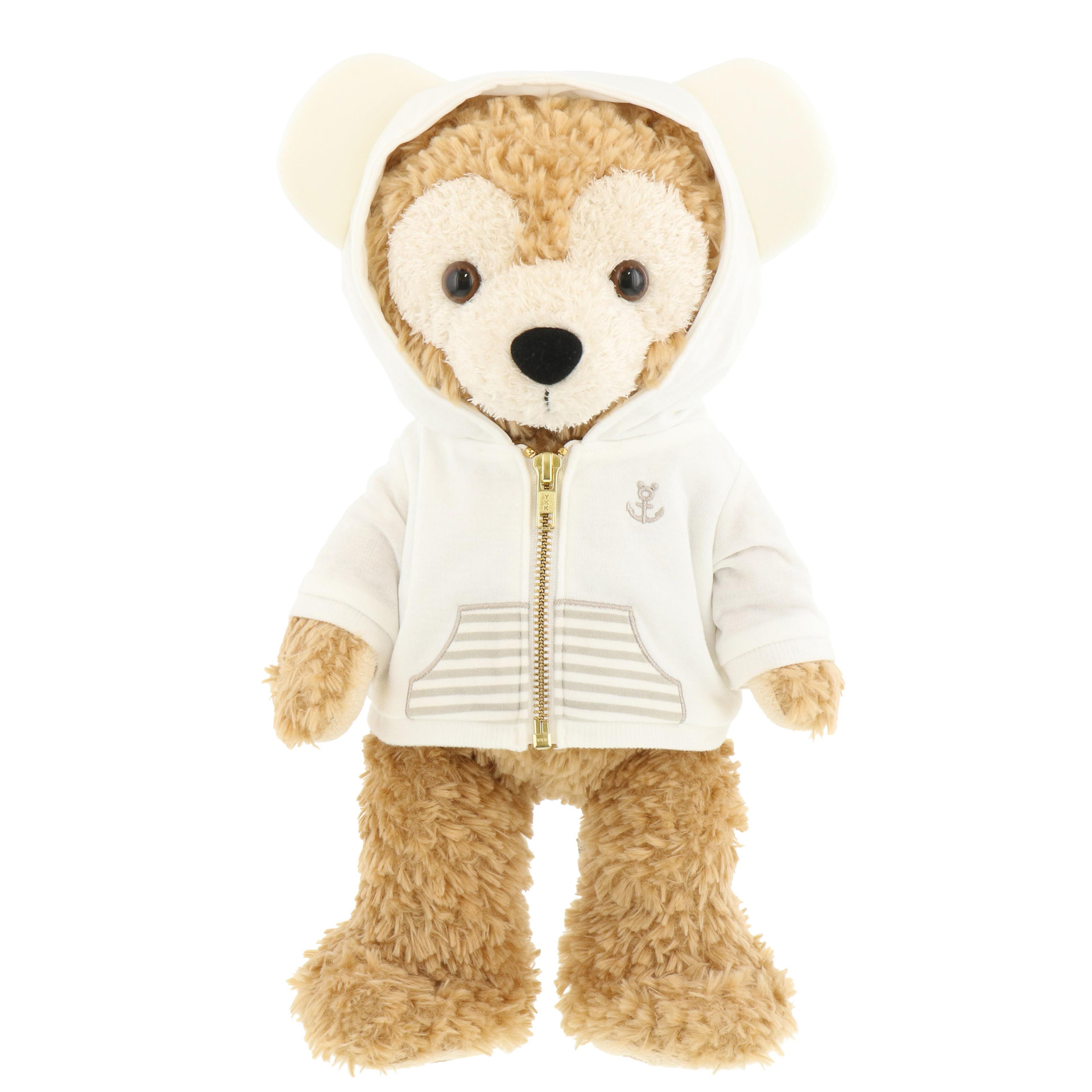 パーカーの胸元にはイカリデザインが入っている