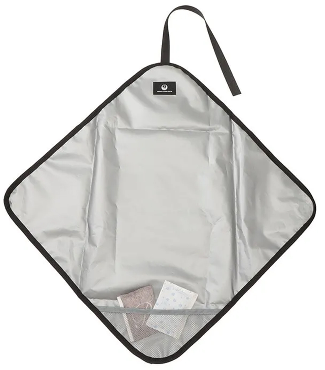 保冷剤を入れられるメッシュポケット付き