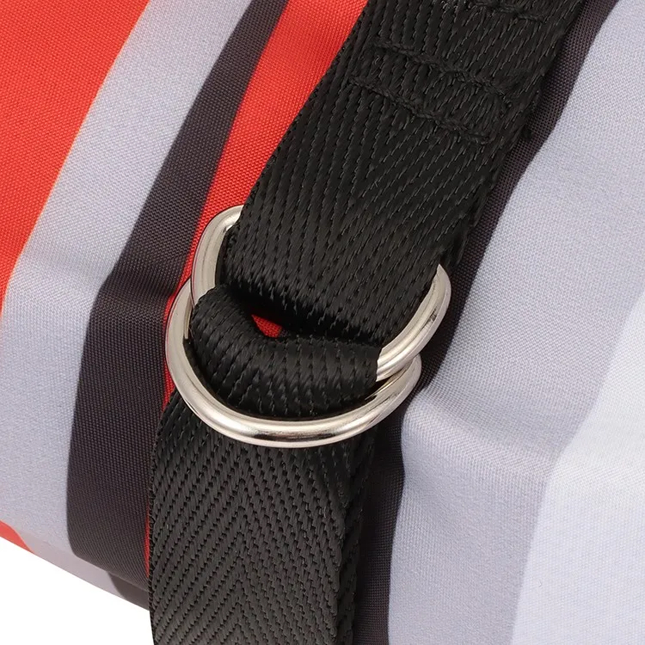 紐とD管で留める