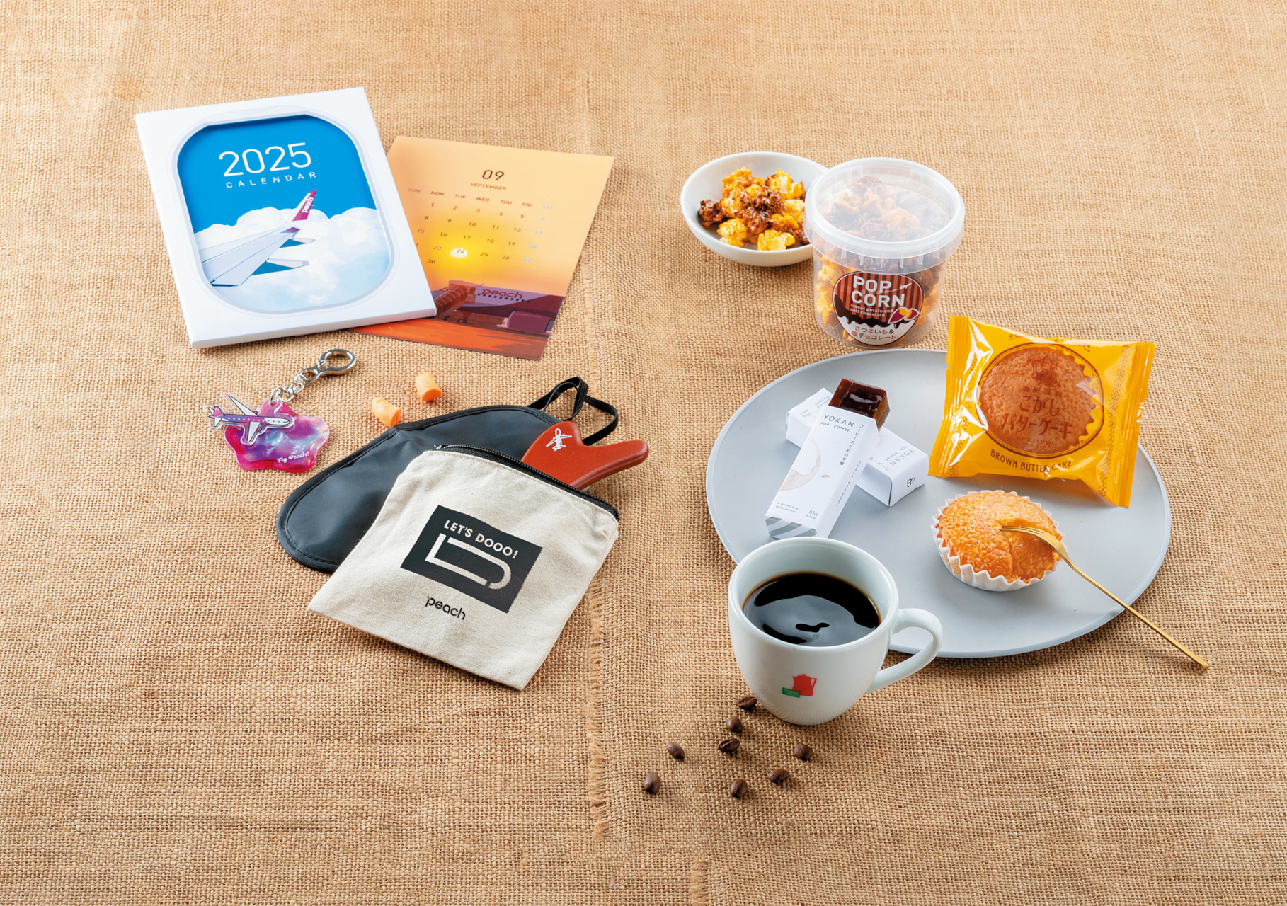 スイーツやオリジナルグッズなどが登場