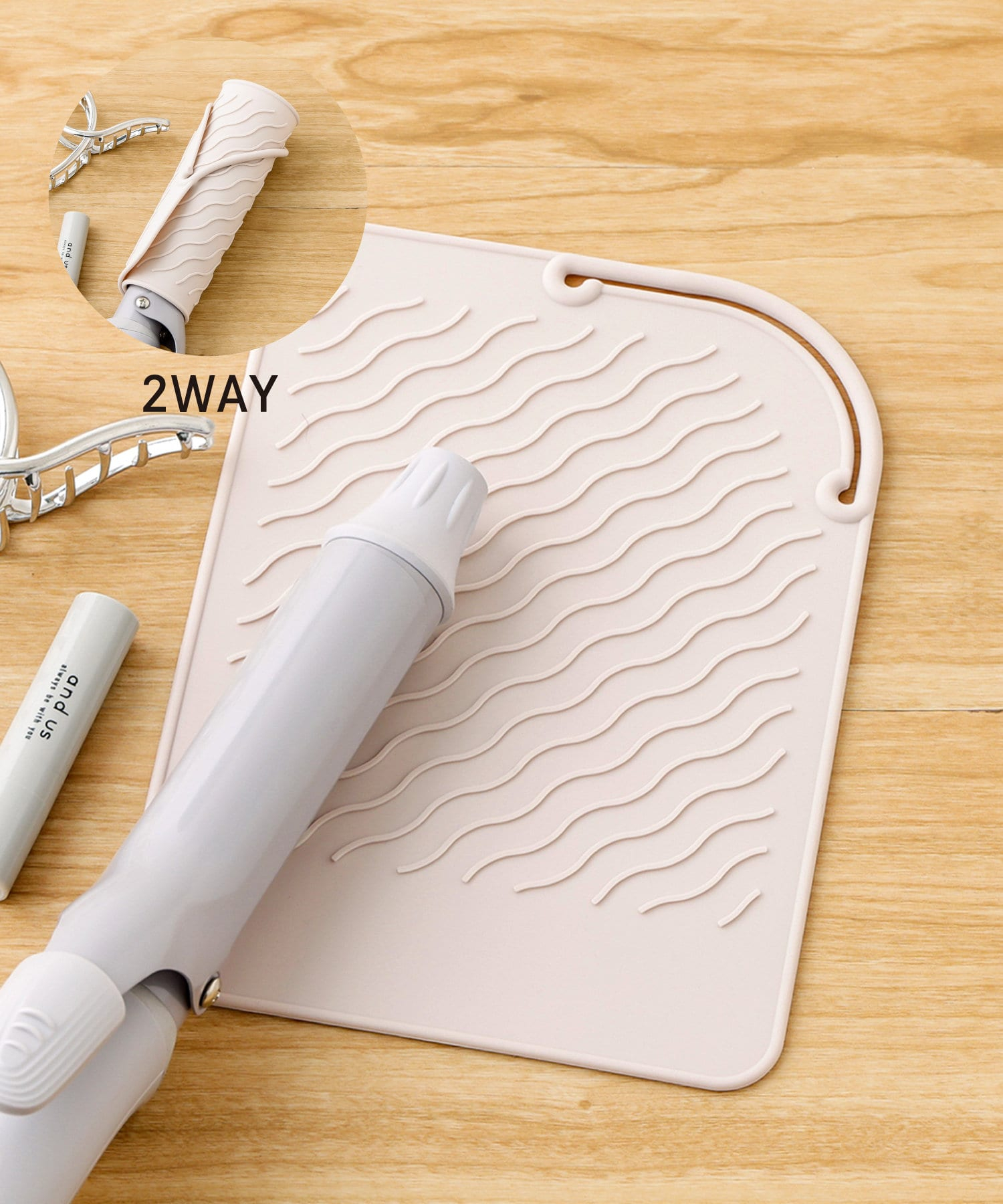 「2WAYヘアアイロンマット」（330円）