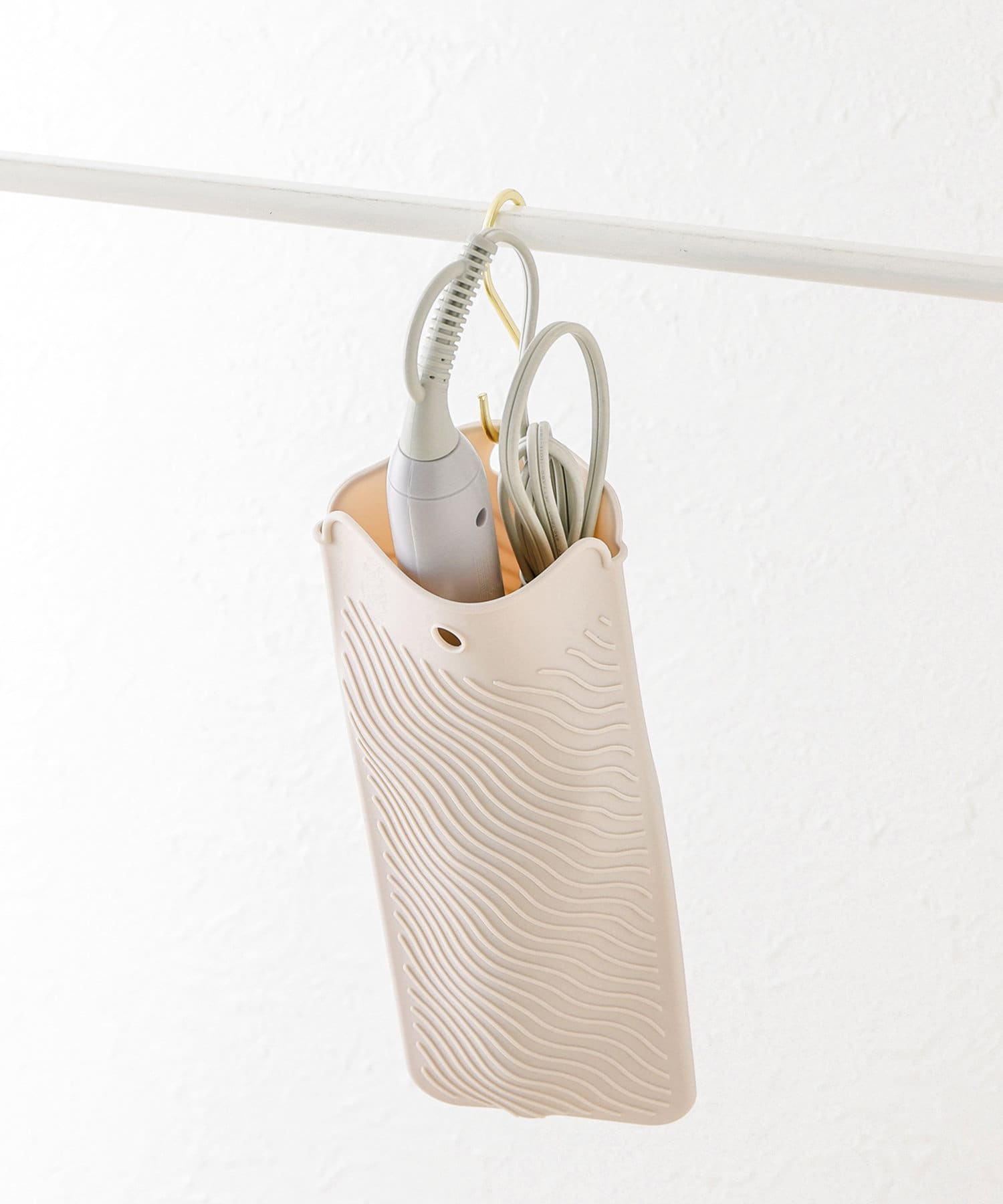 「2WAYヘアアイロンカバー」（550円）