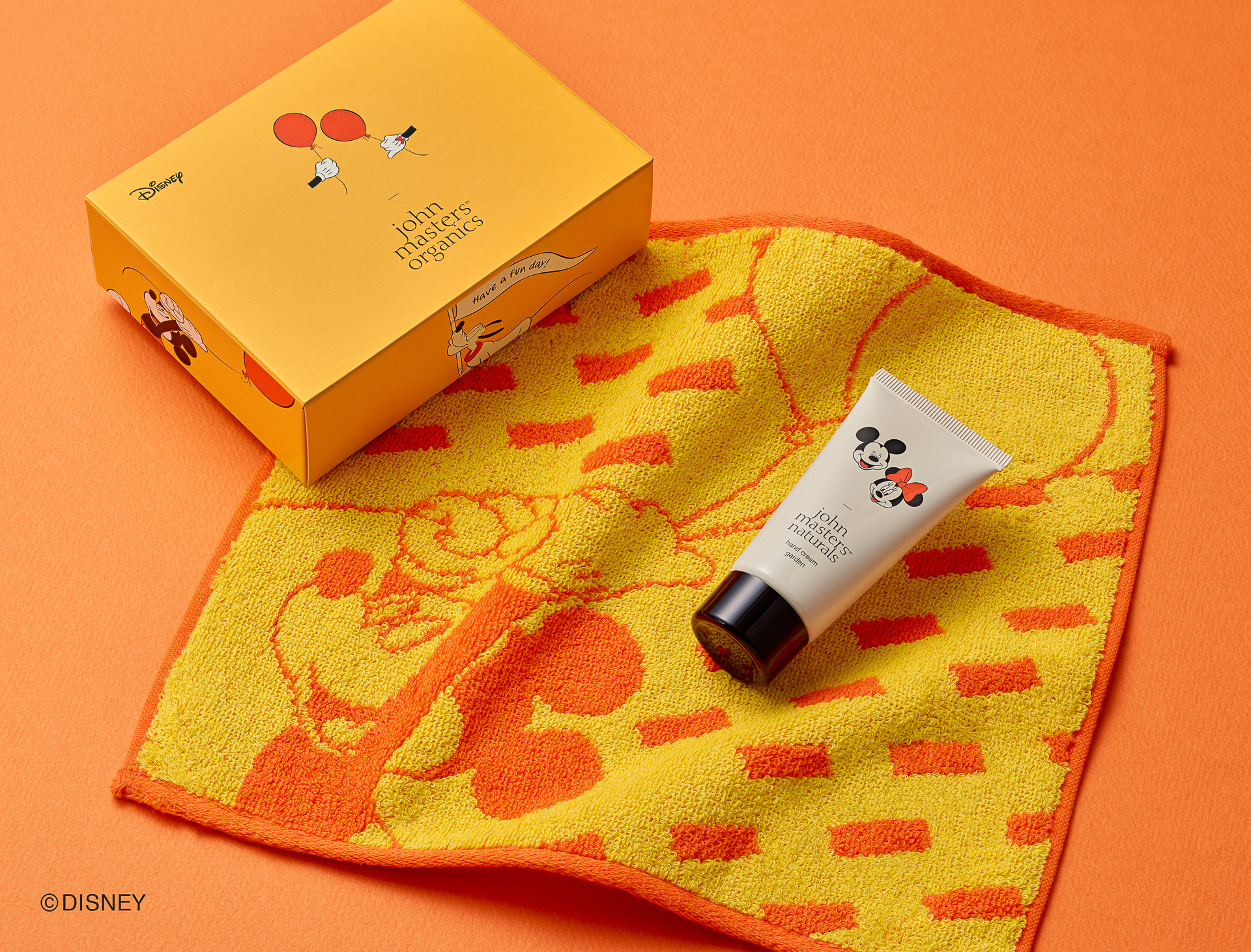 「ハンドケアギフト＜ミッキー＆フレンズ限定デザイン＞」（3960円）