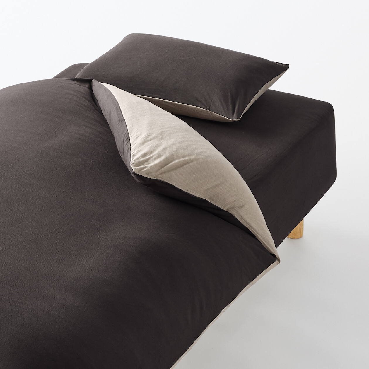 あったか綿寝装用品は、掛ふとんカバー、ボックスシーツ、まくらカバー、毛布を展開予定