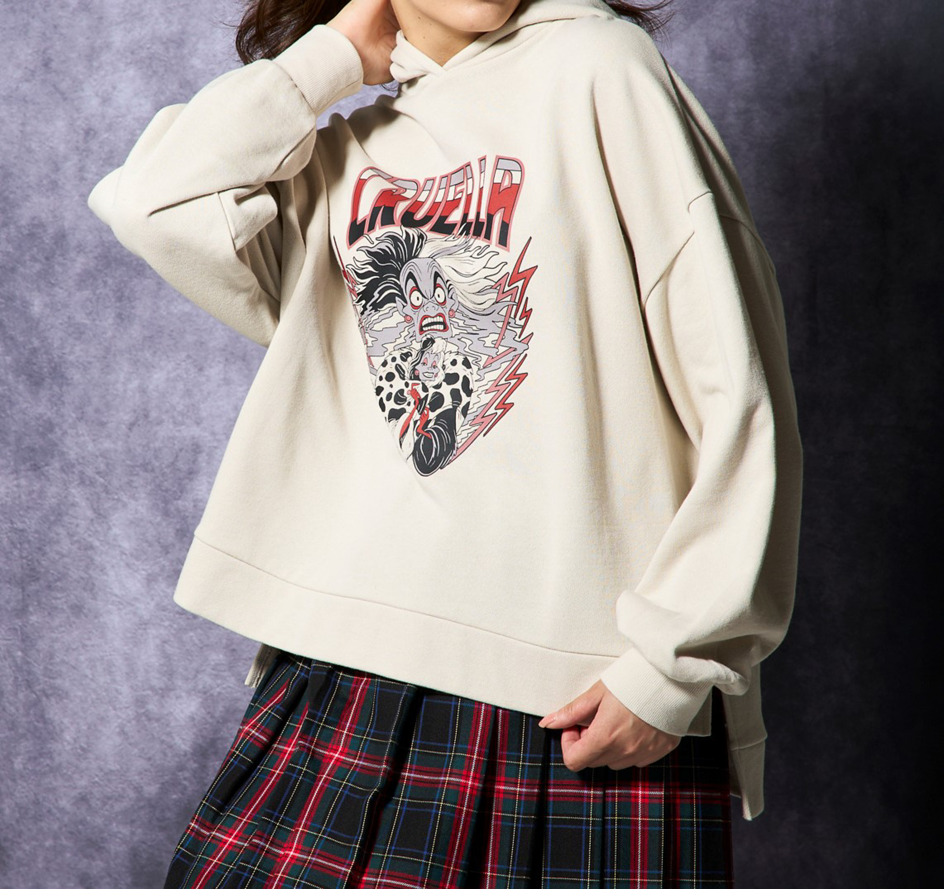 「裏毛パーカ＜ヴィランズ＞」（4990円）