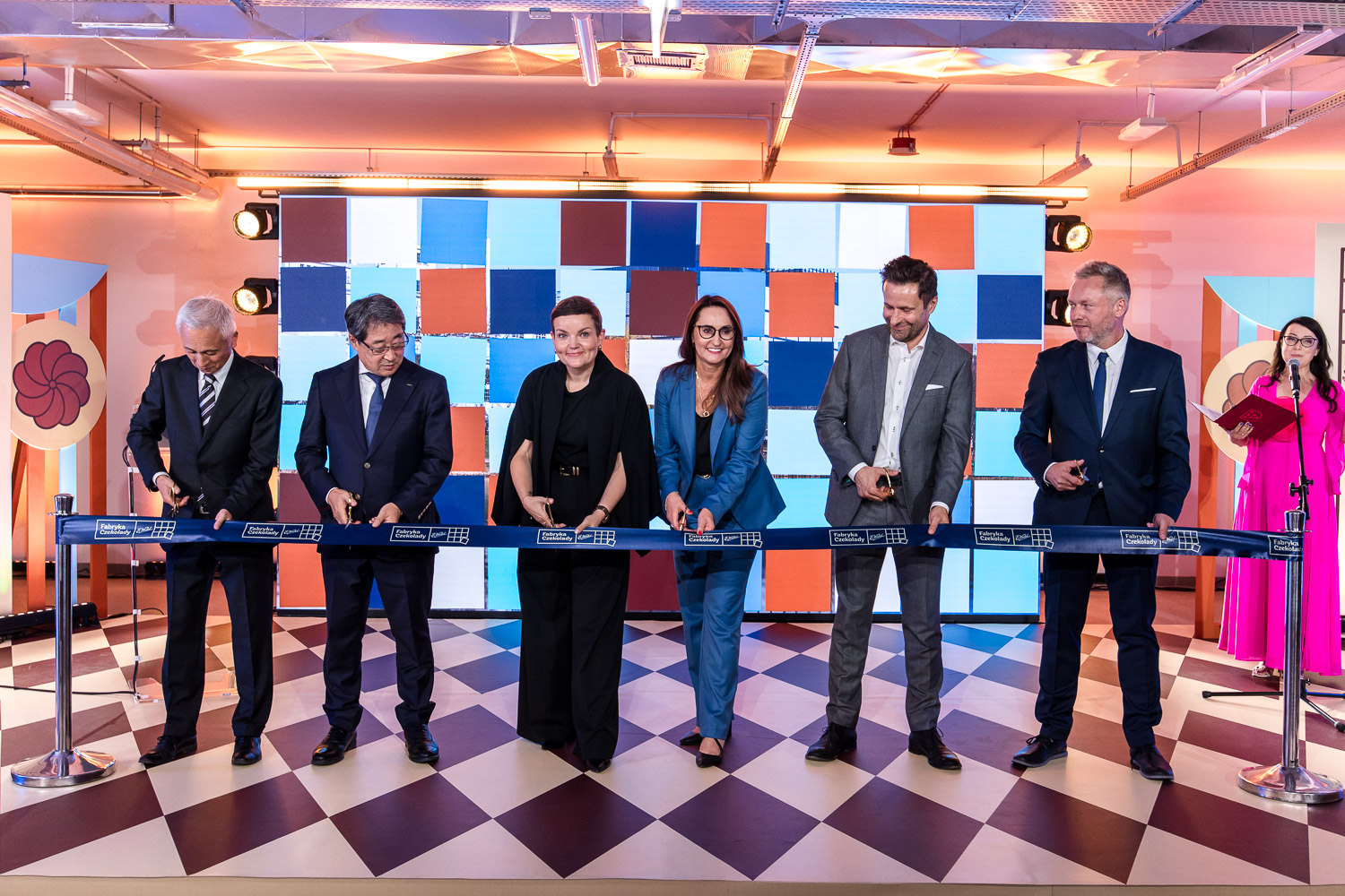 開業セレモニーが行なわれた