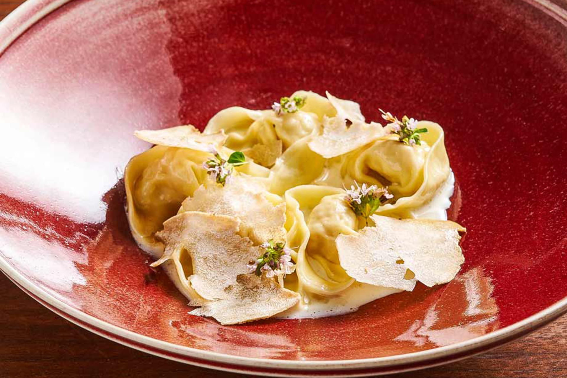 オステリア デル ボッロ 「牛テールのトルテッロ パルミジャーノ レッジャーノのソースと白トリュフ（5800円）」