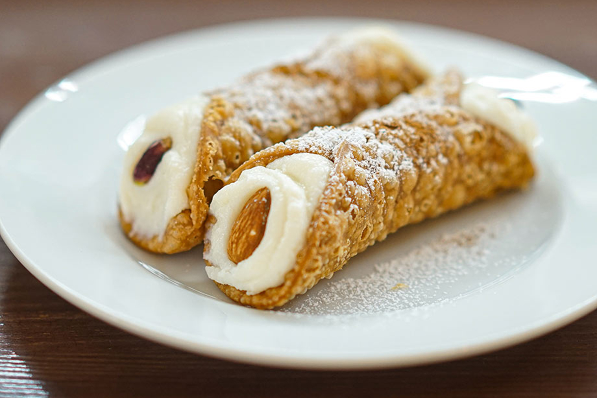 シチリアーモ「カンノーロ・シチリアーノ（672円）」