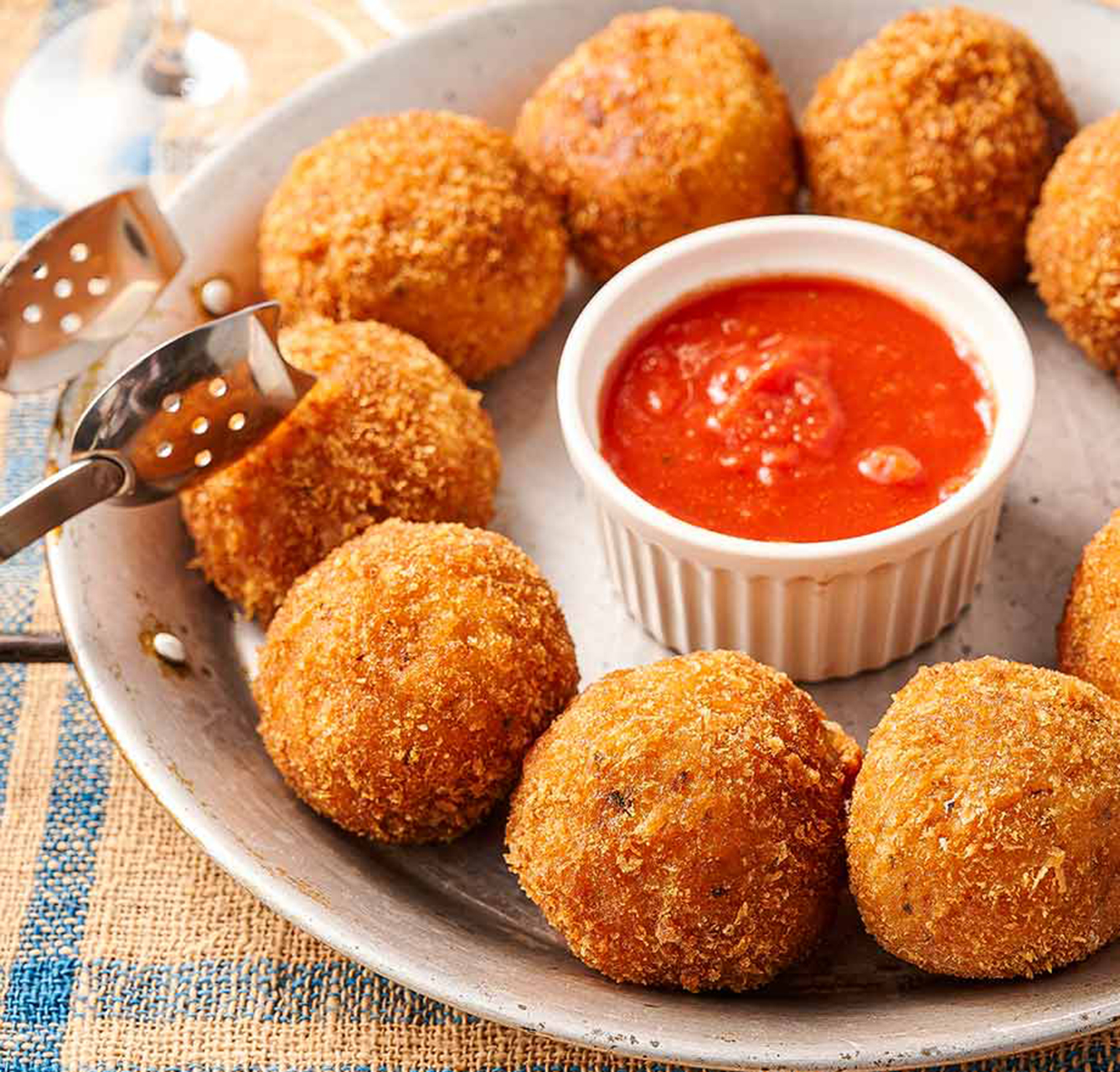 パネッテリアハガリ「黒トリュフのアランチーニ（756円）」