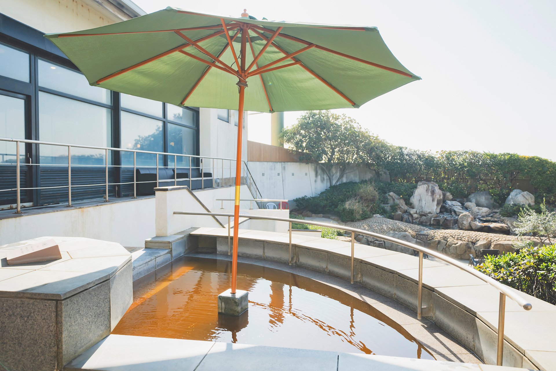 源泉を冷却した天然温泉水の「Onsen 水風呂」