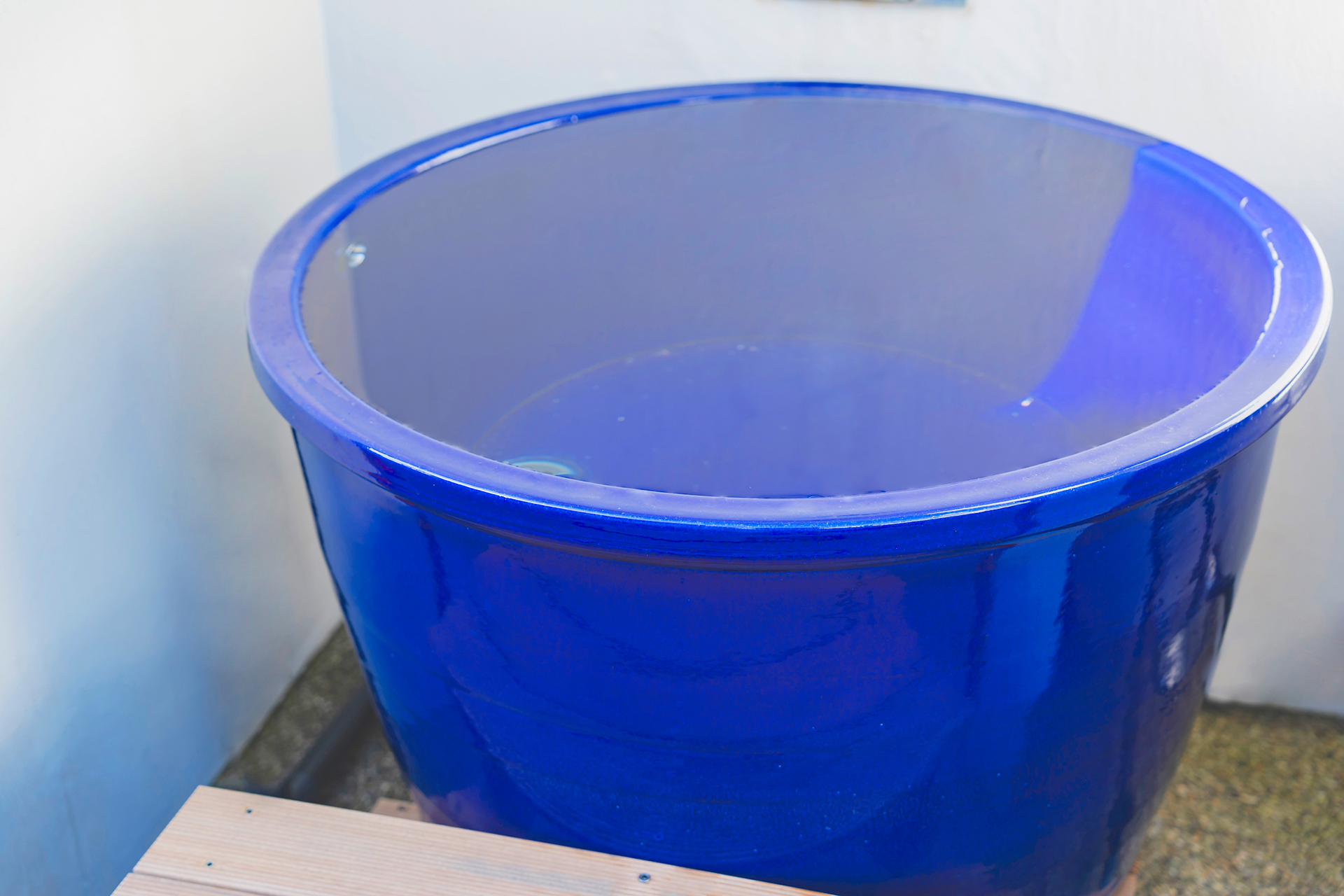 チラー水を使用した信楽焼の水風呂「SSS水風呂」