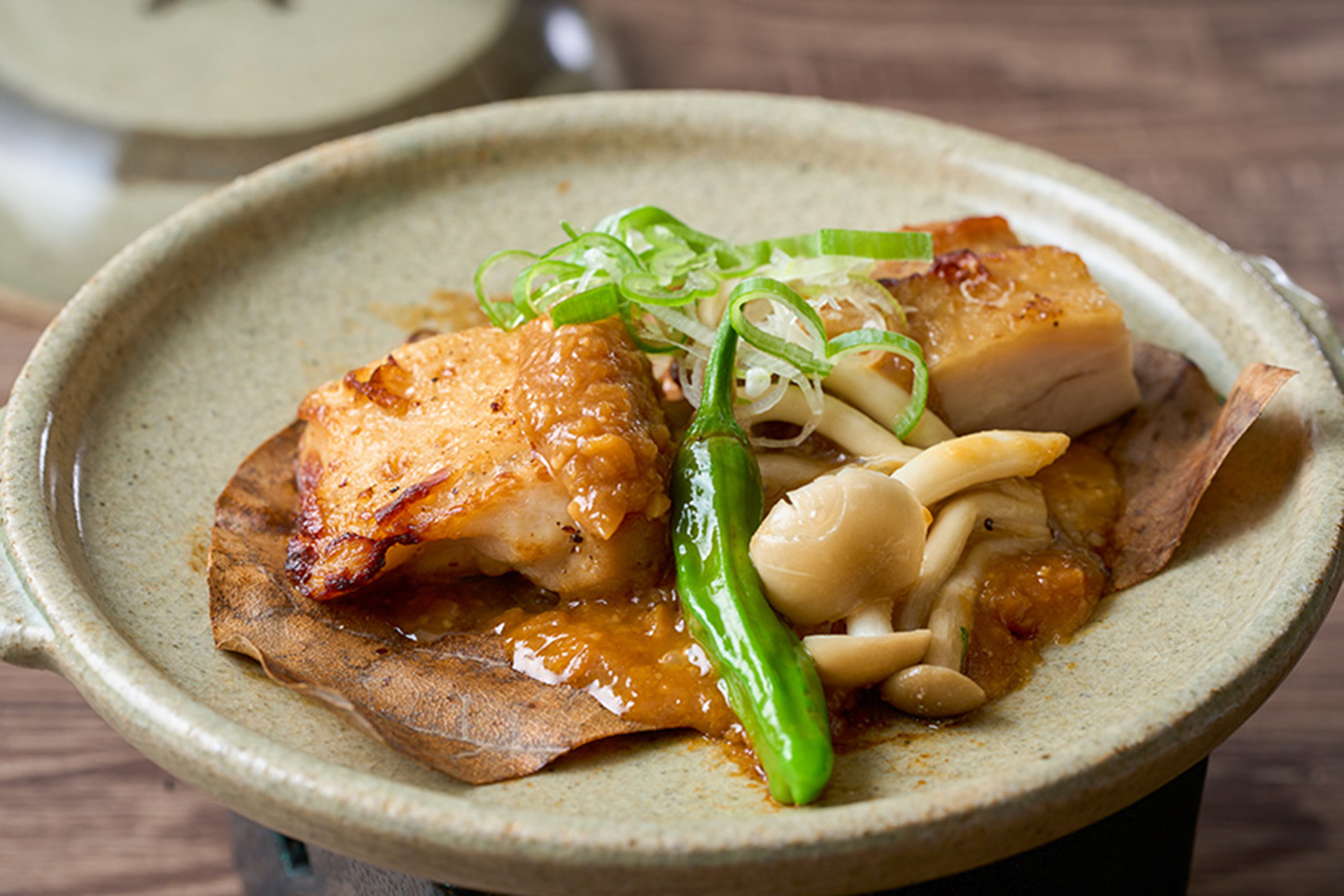 【下呂新館】鶏ときのこの朴葉味噌焼き