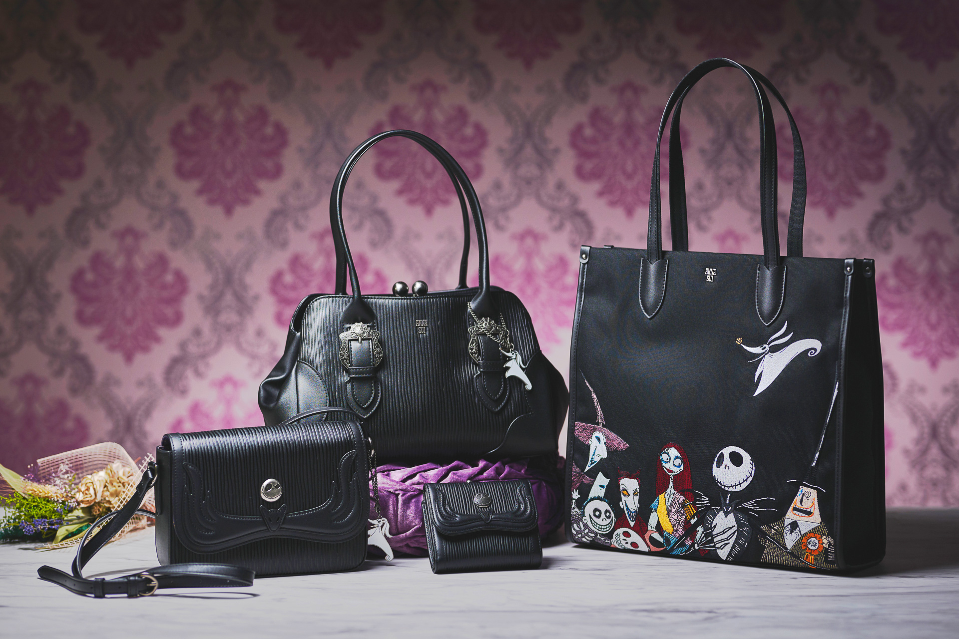 「ティム・バートン ナイトメアー・ビフォア・クリスマス」デザインのANNA SUIアイテムが登場する