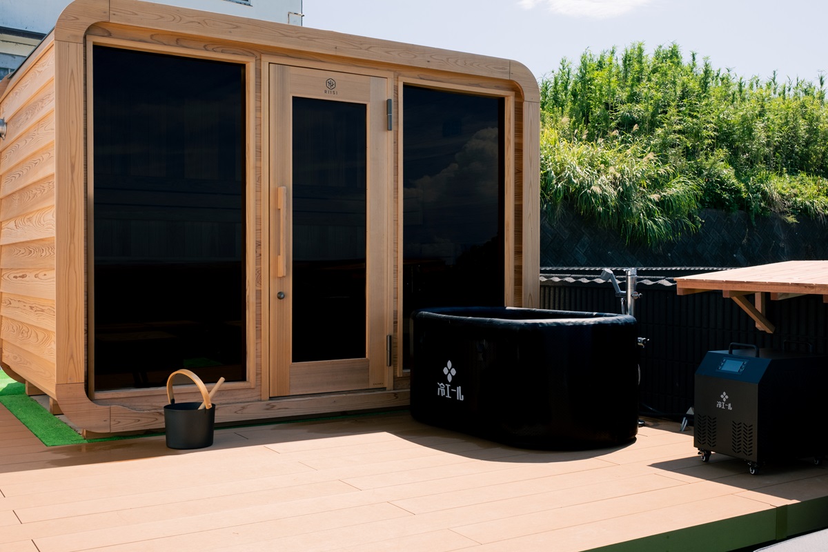テラスにはプライベートサウナを設置