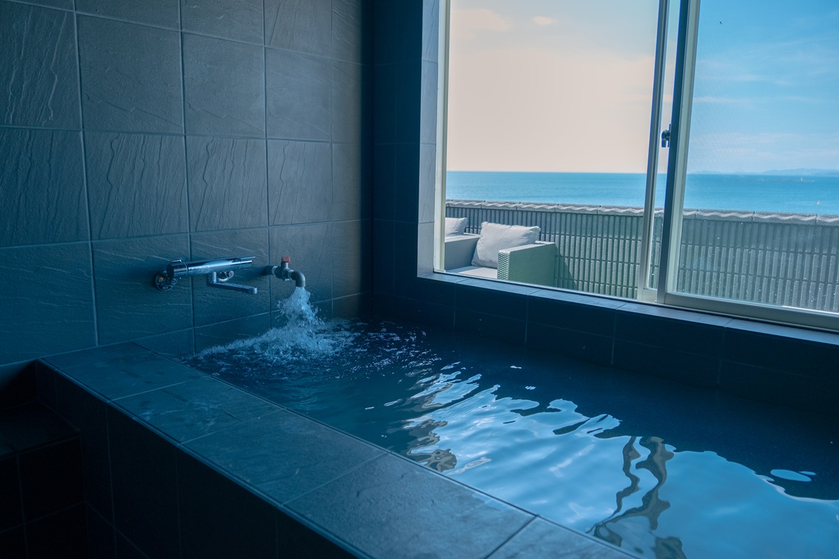 湯先温泉の源泉かけ流しの露天風呂