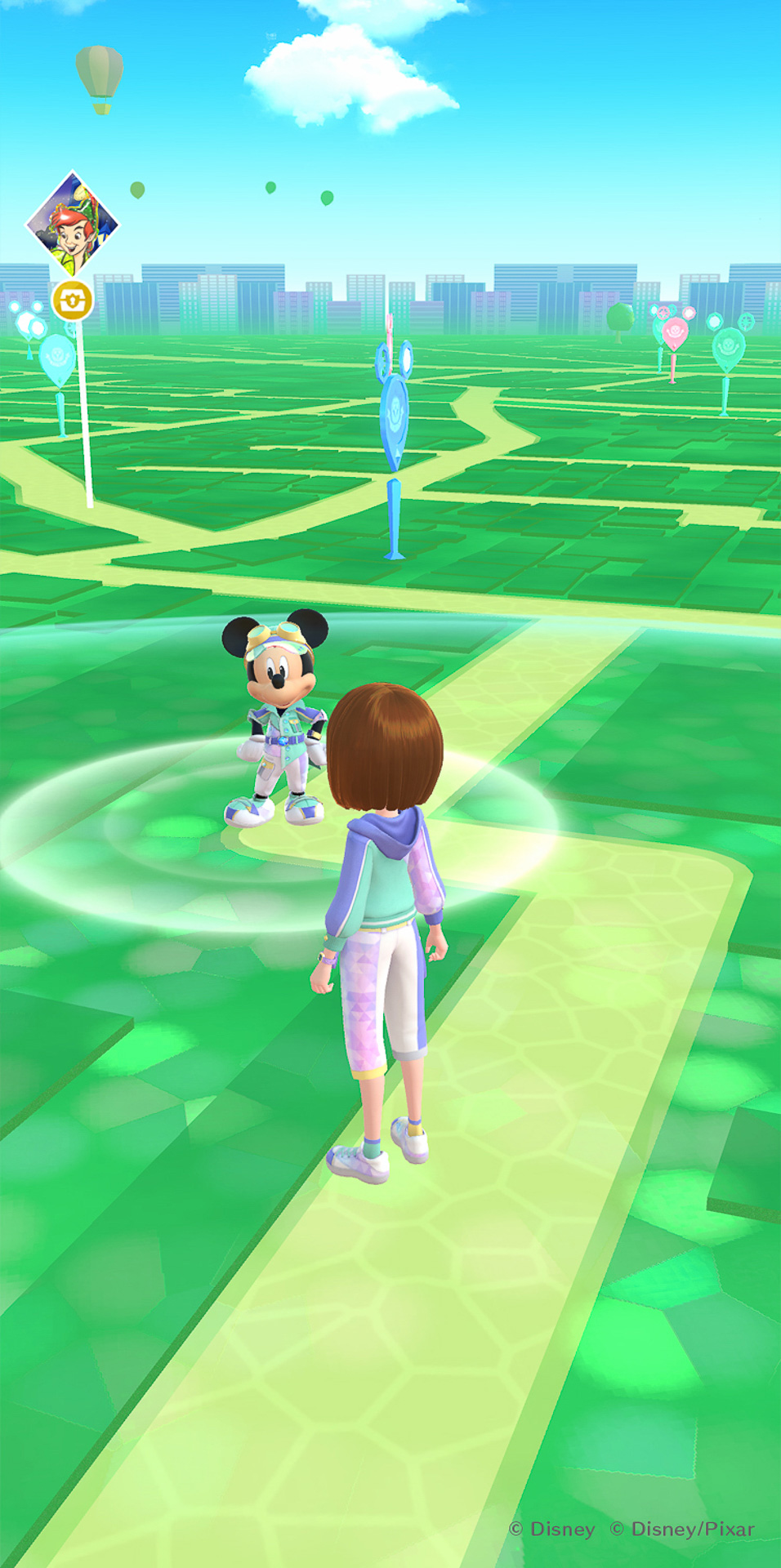 フィールド内ではミッキーマウスたちと一緒に宝探しも！