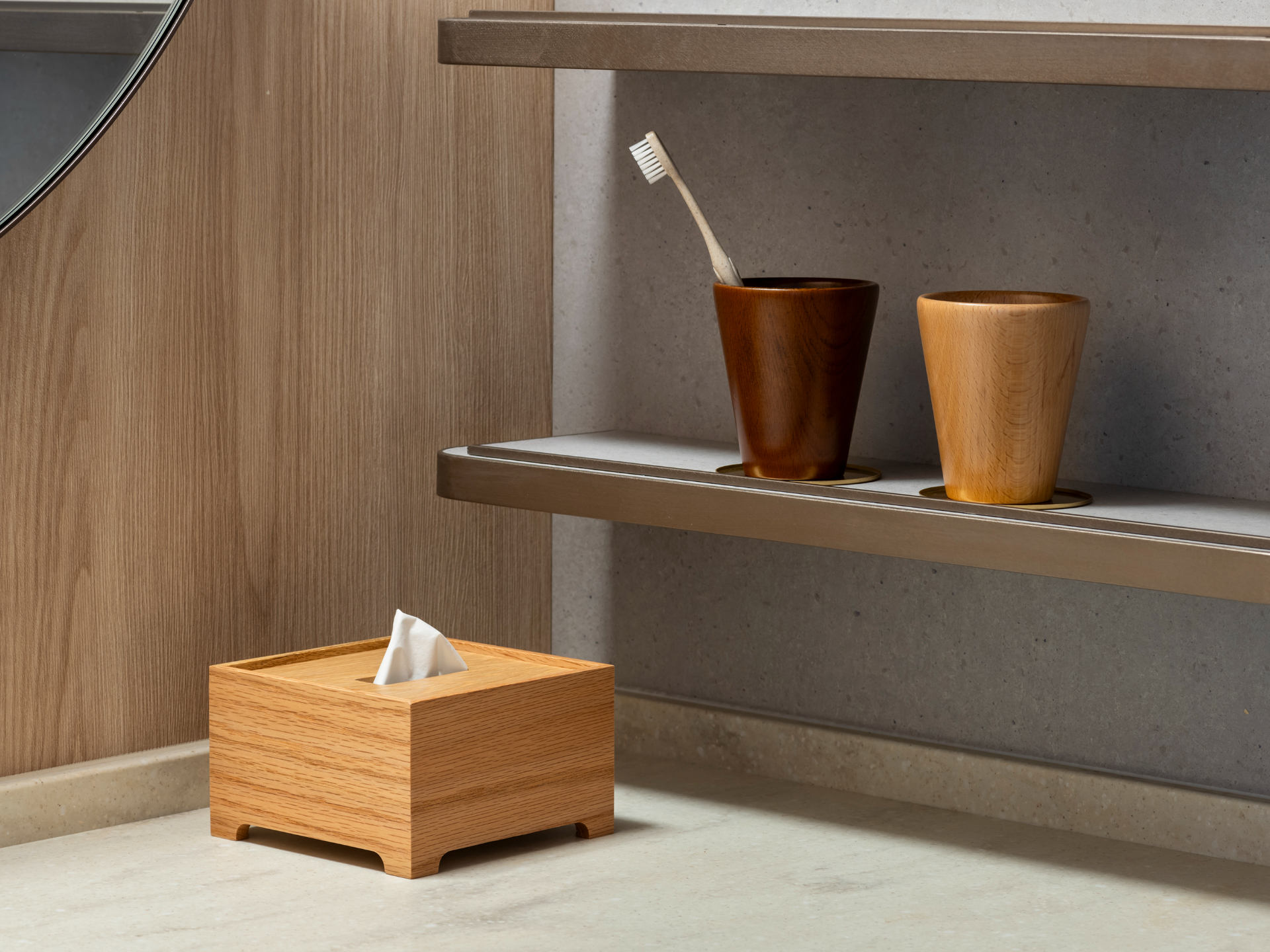 環境に配慮したアメニティ、ナイトウェアのほか、客室内TVでのチェックアウトやエレベーター連携ロボット配送サービスなども導入している