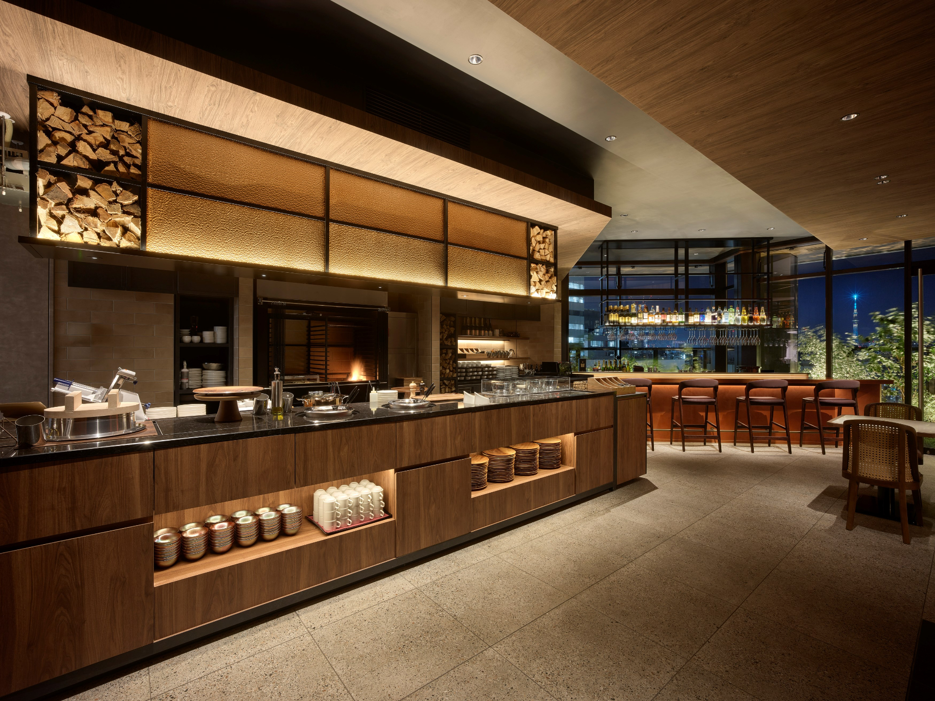 14階のメインダイニング「GINZA ONO Gratia」。朝食は、数種類のメインから好みの料理を選べるハーフビュッフェ形式