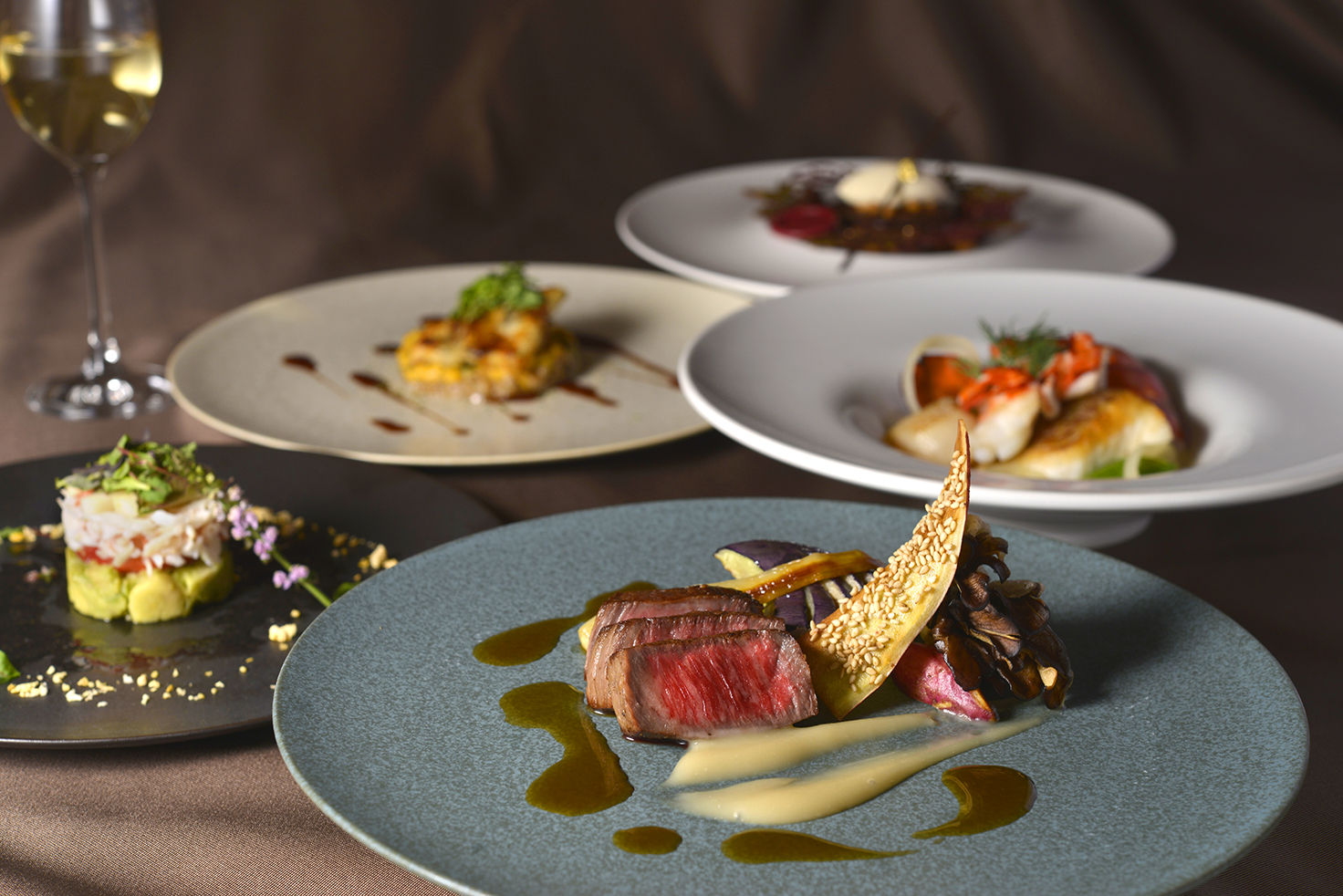 8階のフレンチレストラン「ポム・ダダン」のシェフお勧めディナーコース