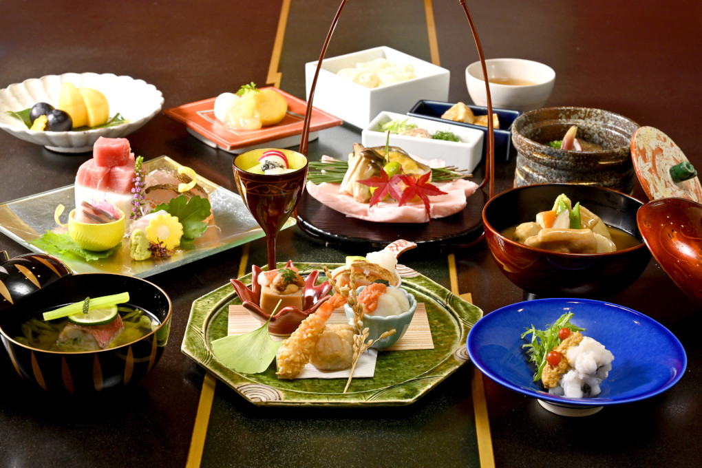 7階の日本料理「大志満 椿壽」の懐石「雪椿」