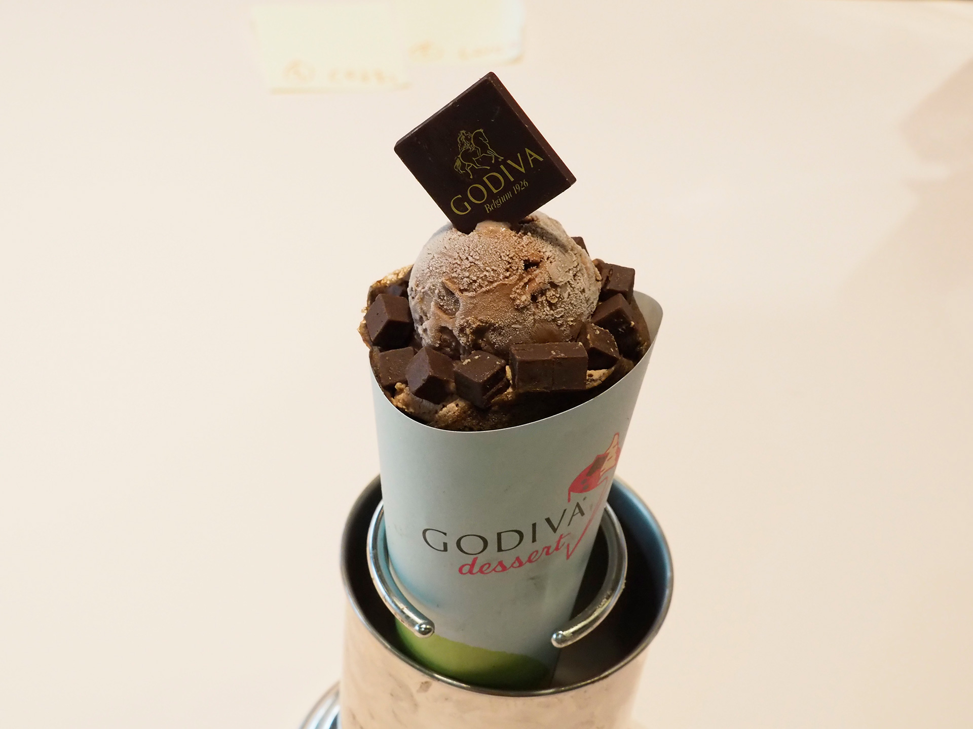 所沢初出店「GODIVA dessert」の人気No1クレープ「スペシャルクレープ 生チョコレート」（1276円）