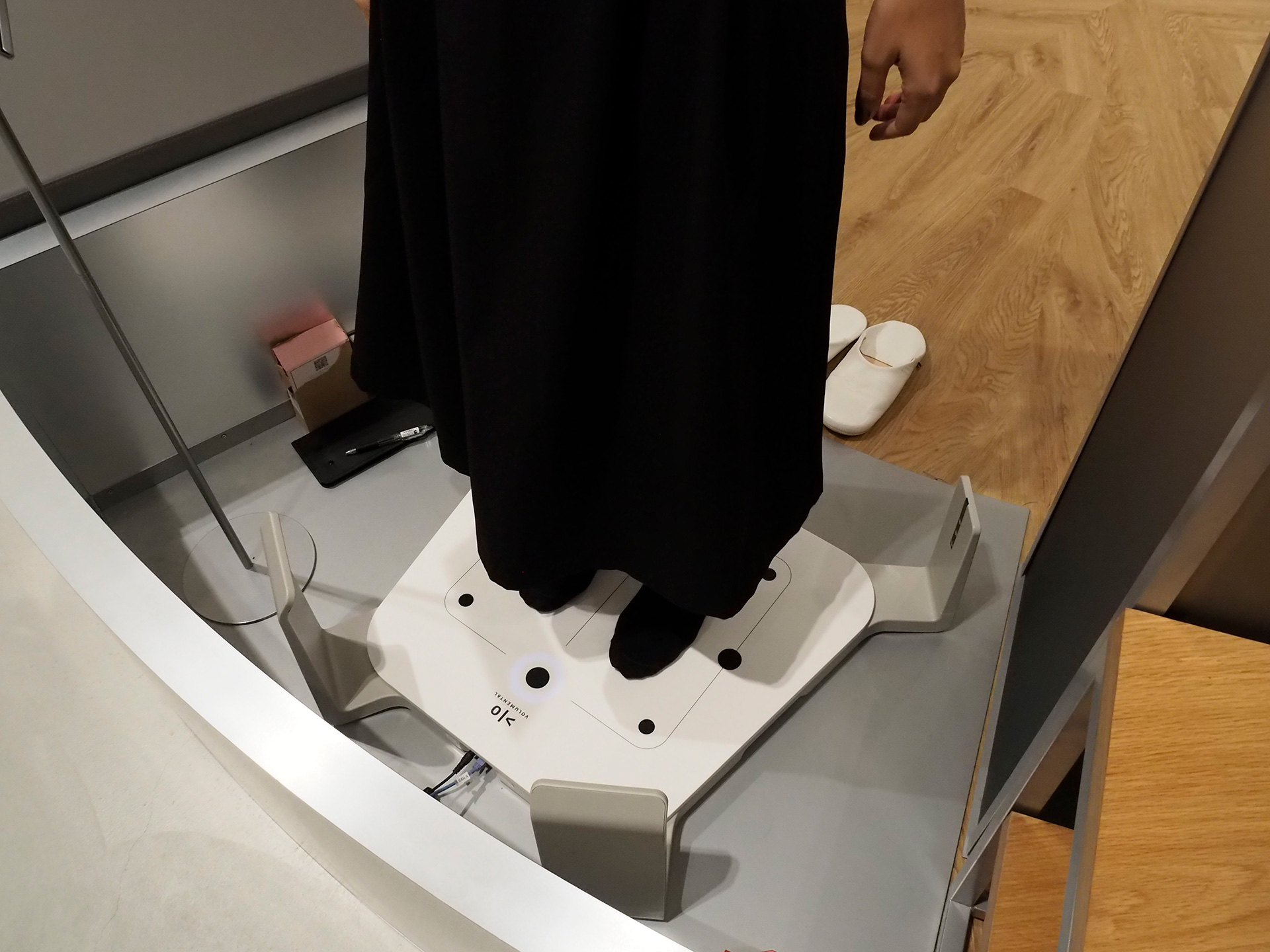 360度から足を測定する「3Dスキャン」も