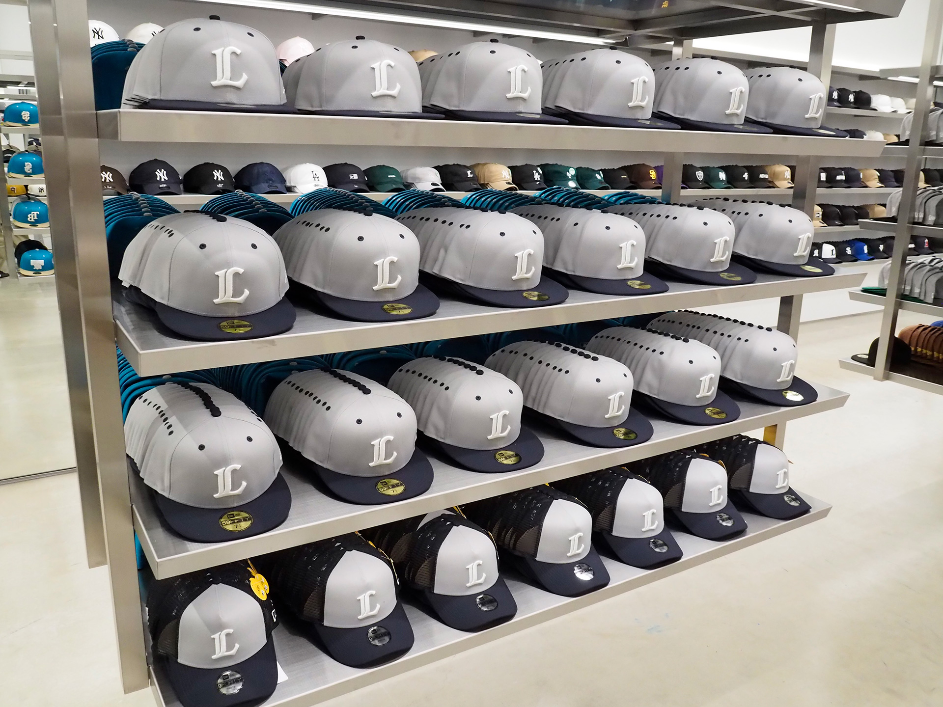 西武ライオンズのロゴを使った所沢店限定デザインも