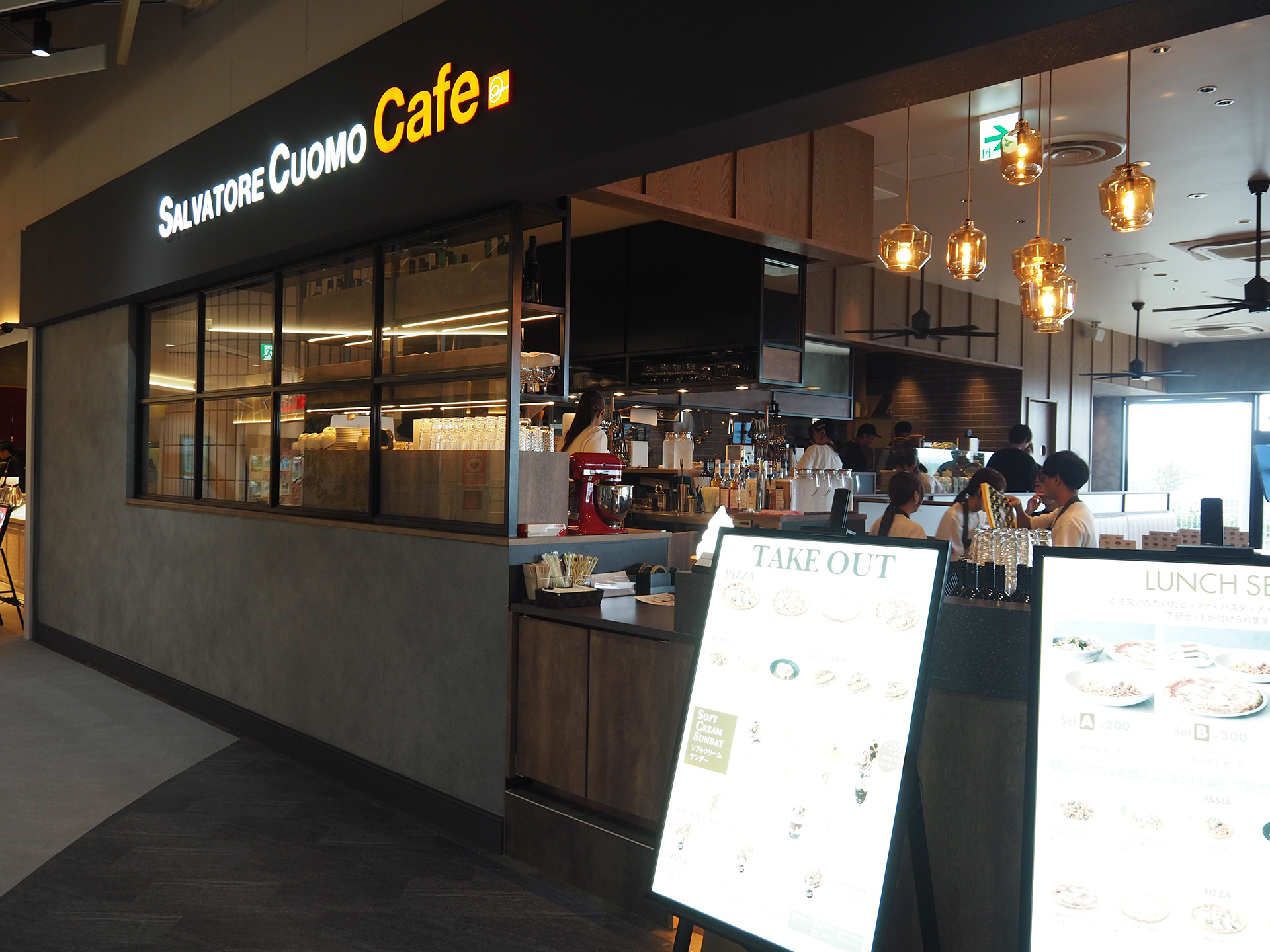 本格イタリアンとデザートを楽しめる「Salvatore Cuomo Cafe」