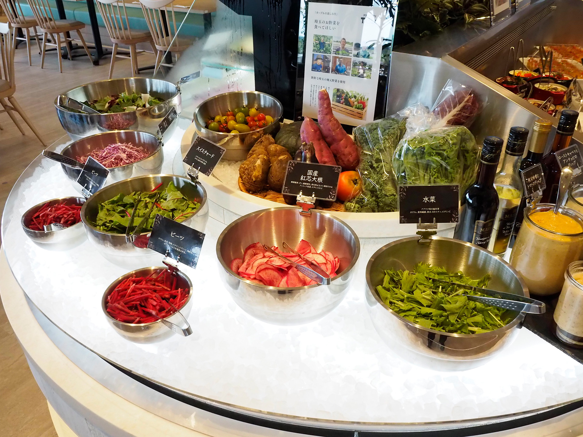 地元野菜を使った料理の「テラスビュッフェカフェ TABLE」