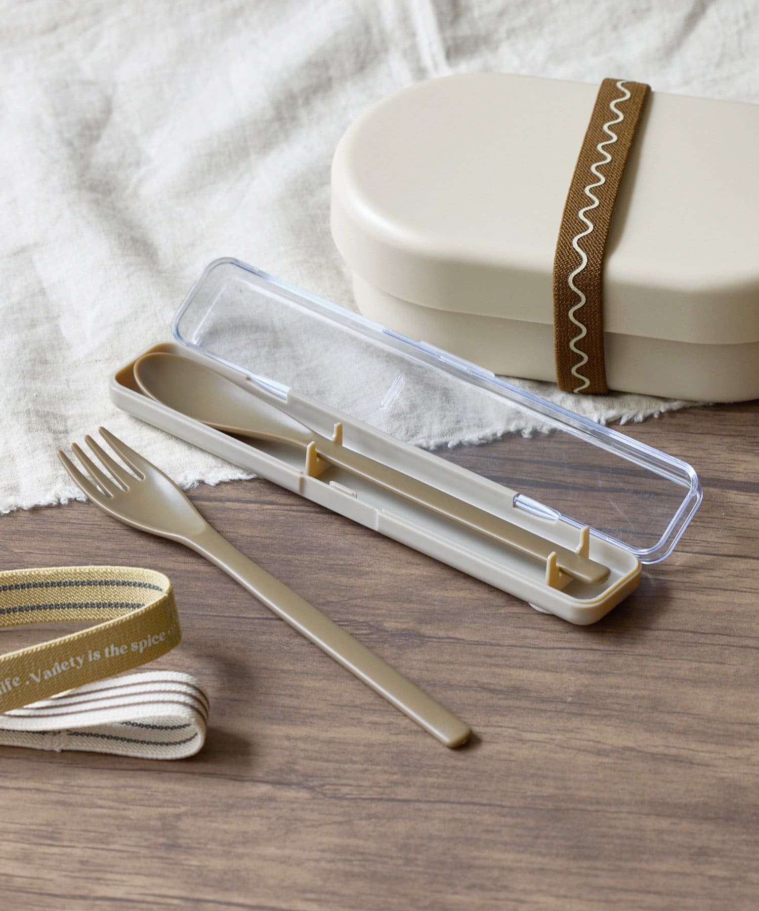 「ケース付きスプーン＆フォーク」（330円）