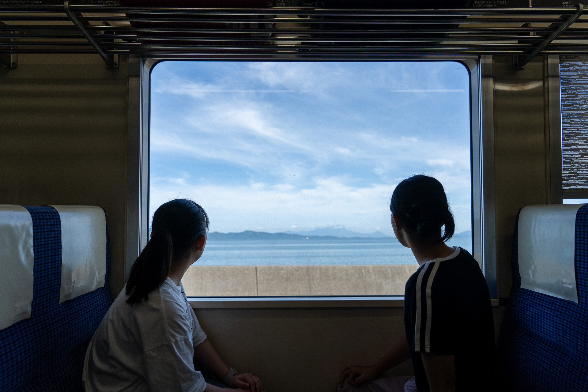 実は海の向こうに見えるのが、これから行く天草