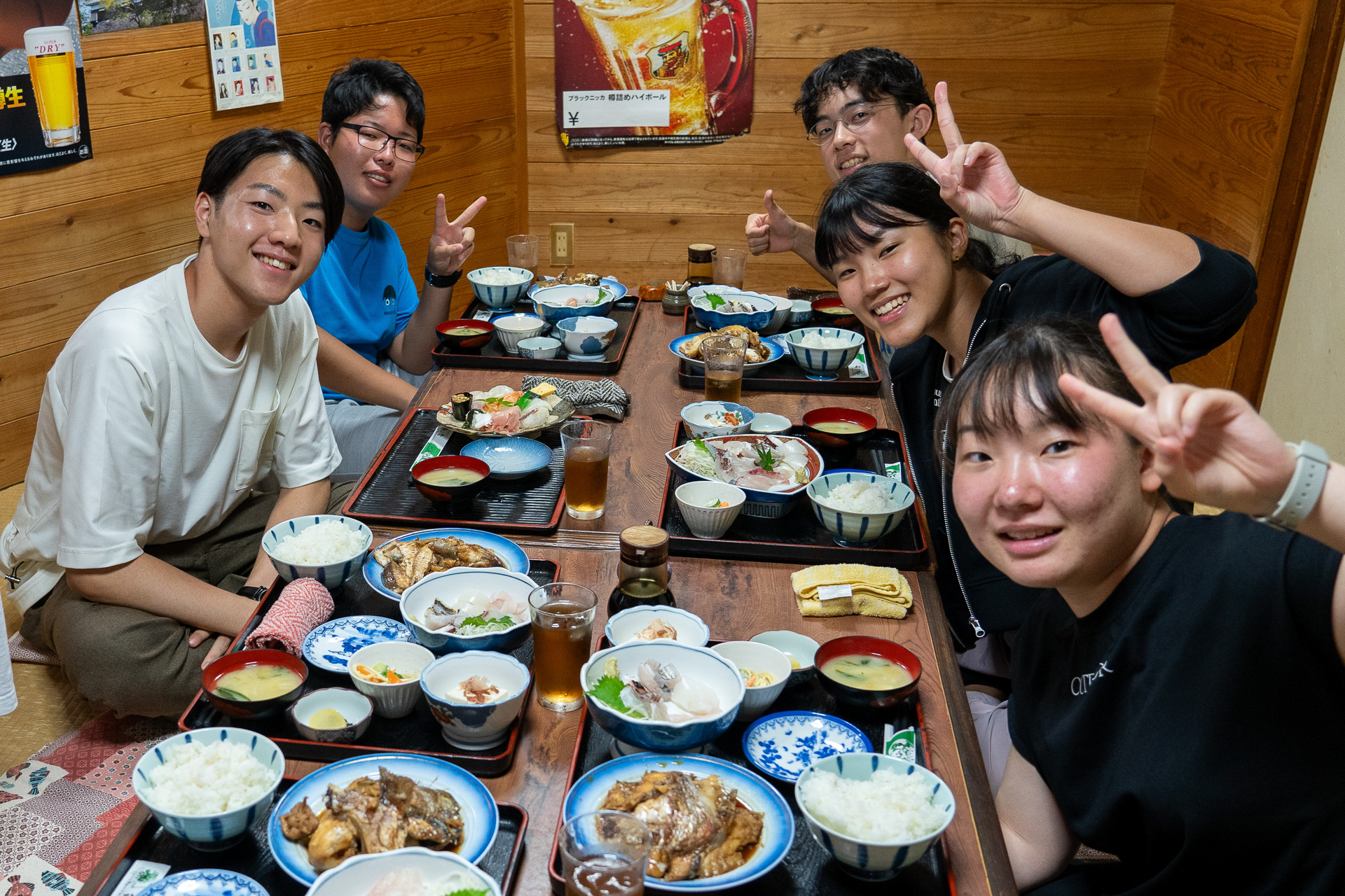 夕食は御所浦港近くの食事処で魚料理