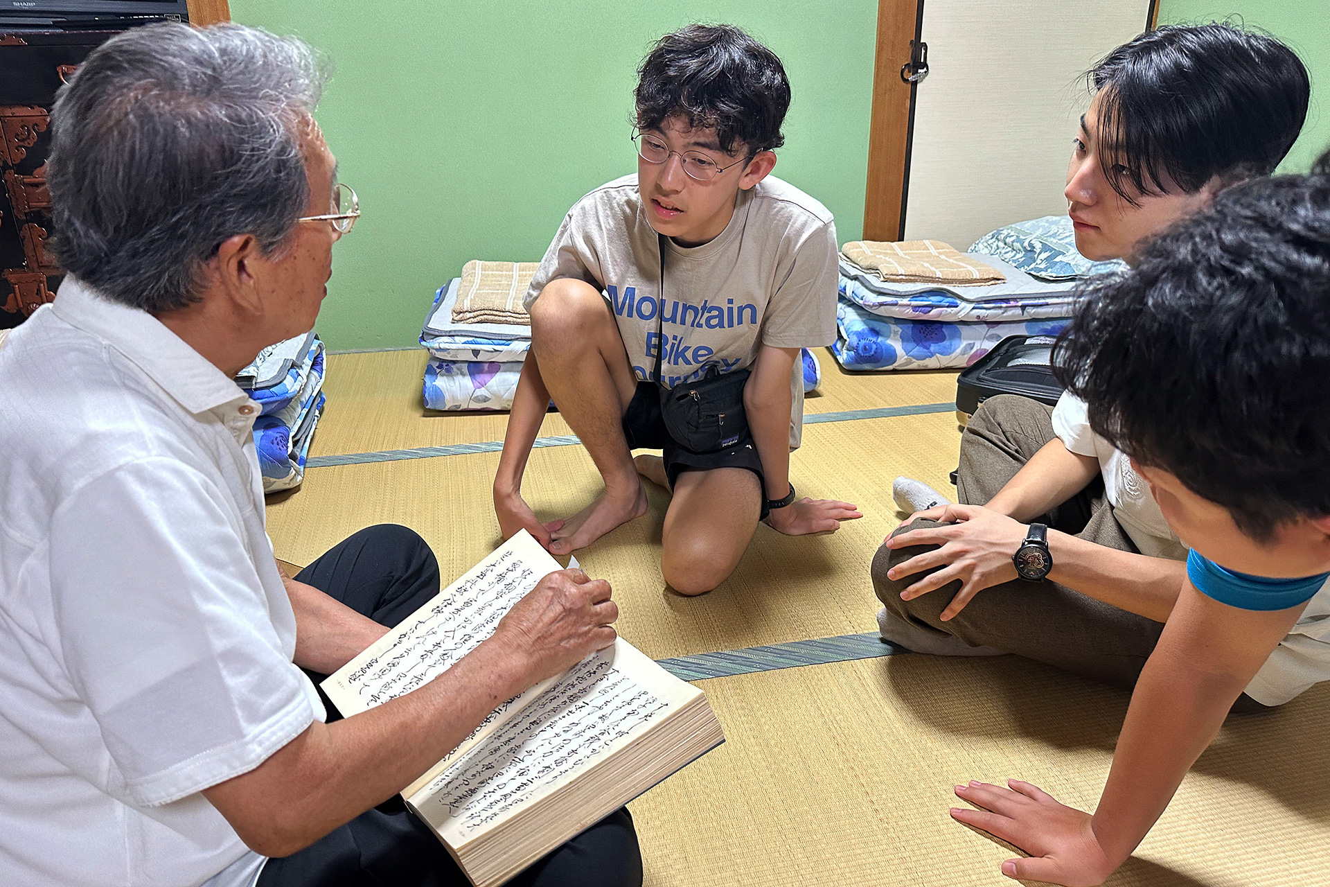 鶴岡さんと古文書の読み解きタイム