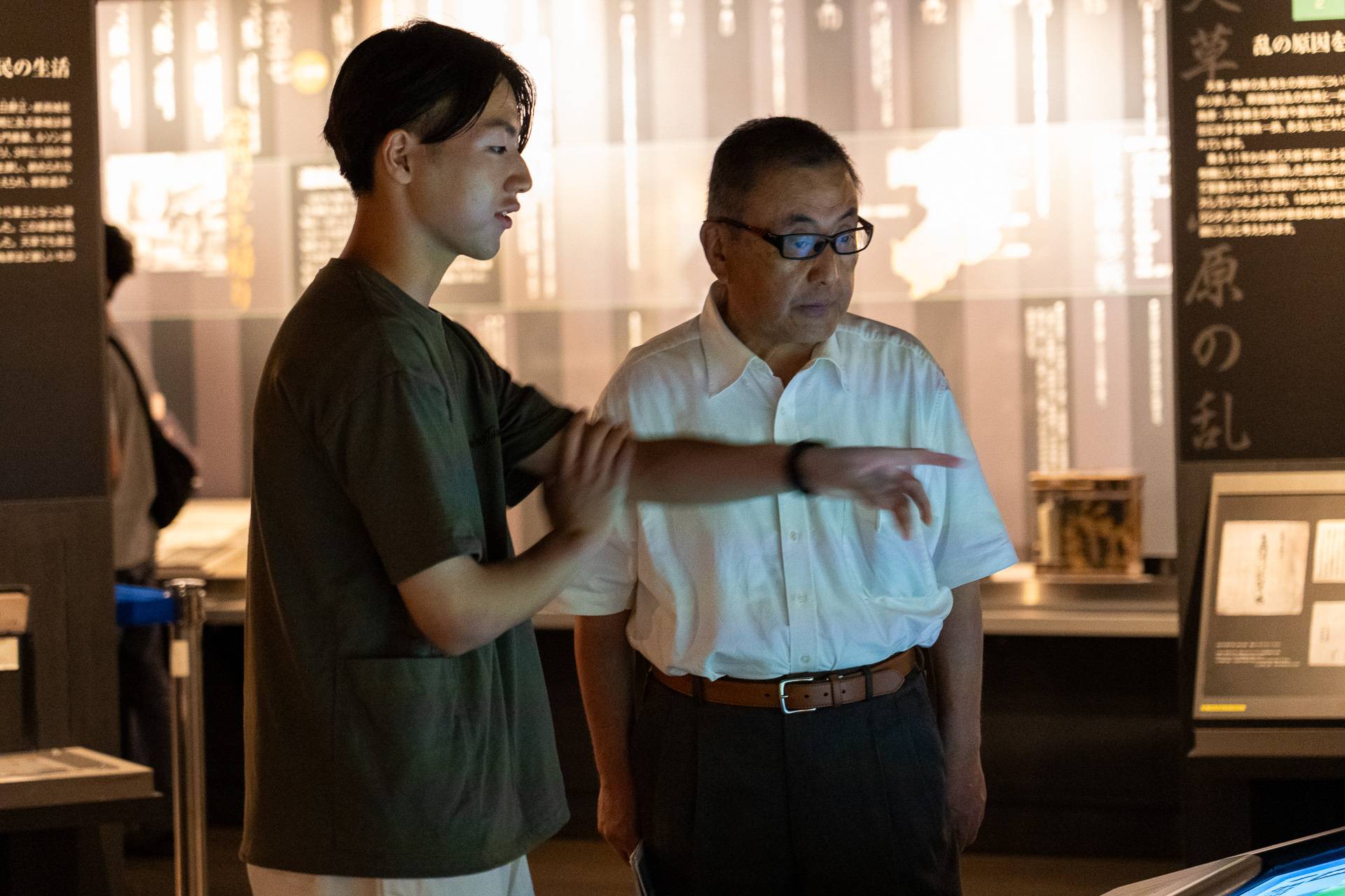 歴史民俗に詳しい本多さんにもいろいろ教えてもらう