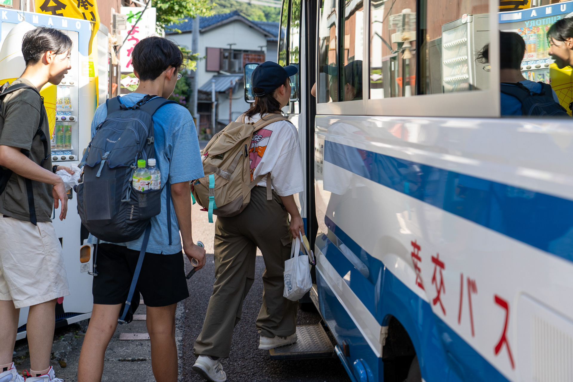 再び路線バスに乗車すること40分