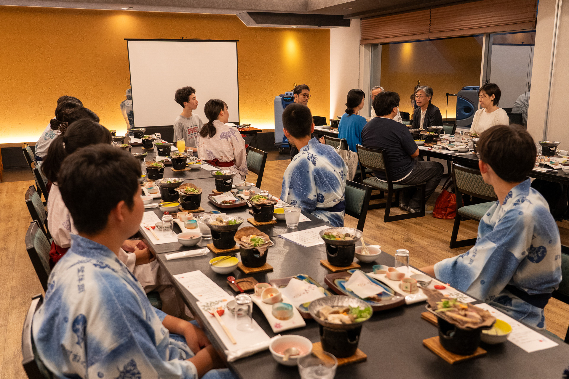 豪華な夕食が並んだ