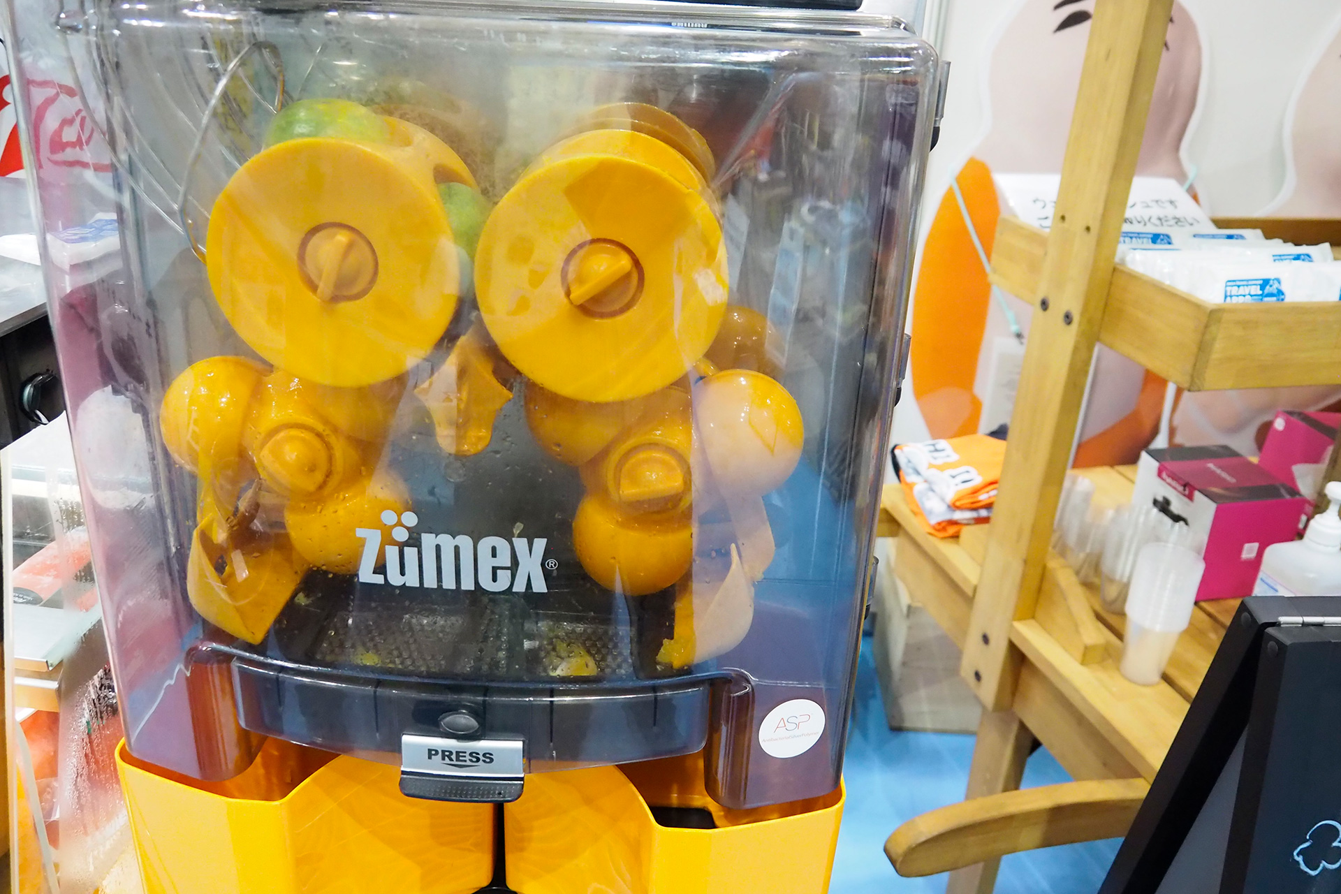 その場でジュースを搾ってくれる