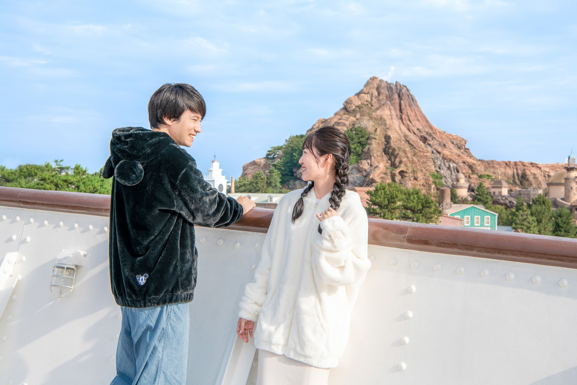 色違いのお揃いでまとめるのもアリだ