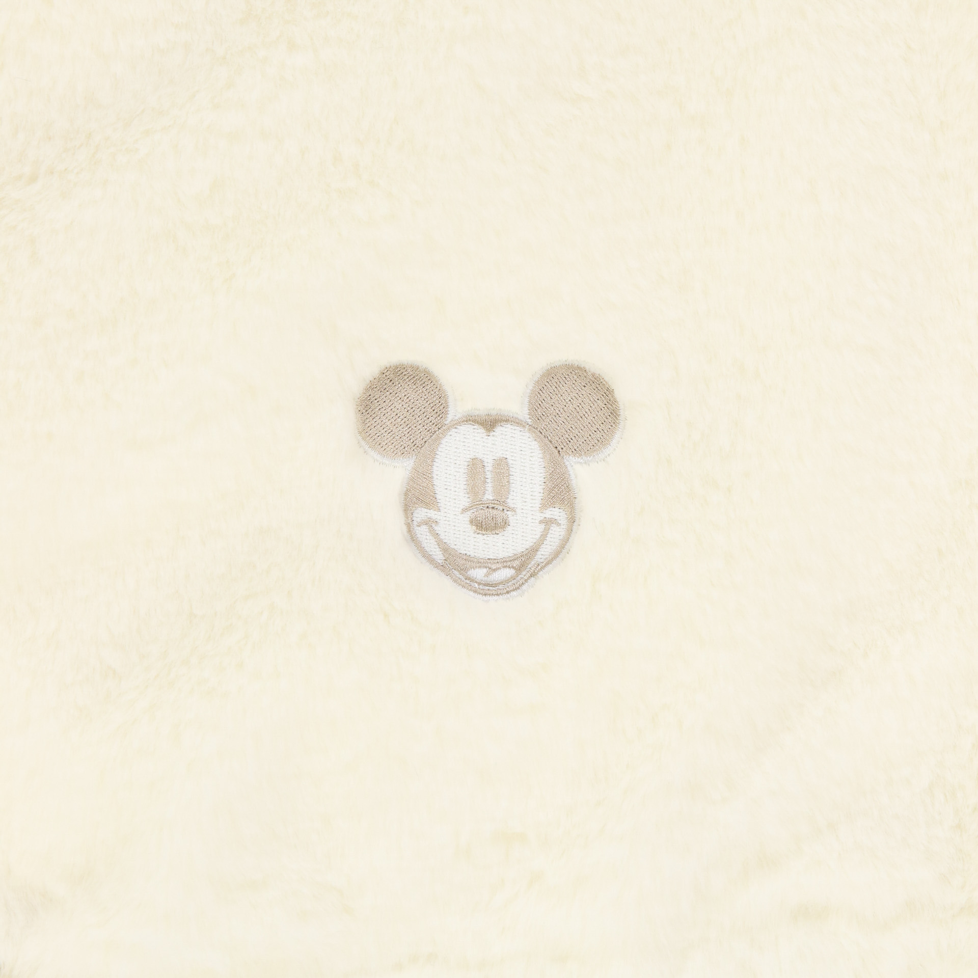 「パーカー」（M/L 各6200円）