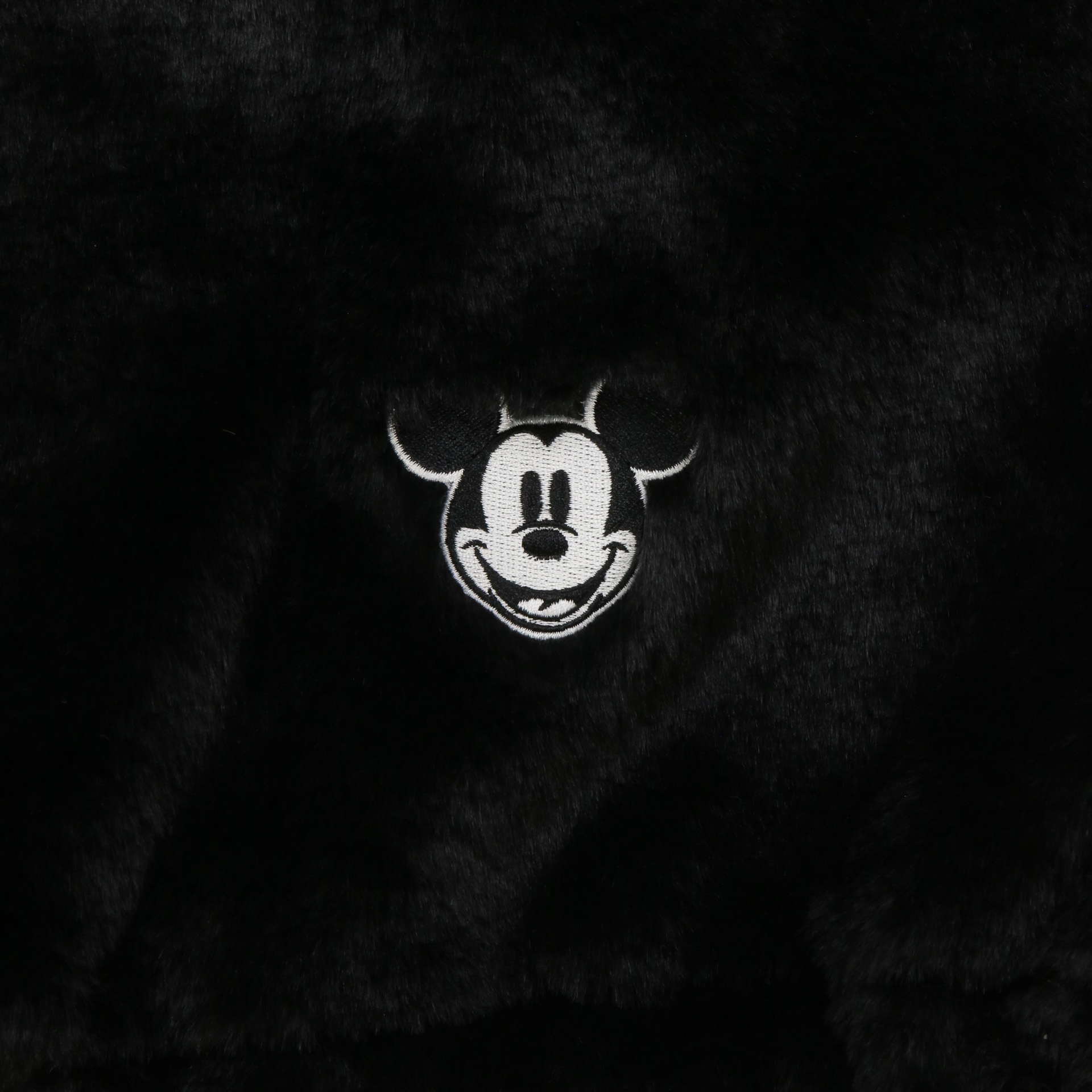 「パーカー」（M/L 各6200円）