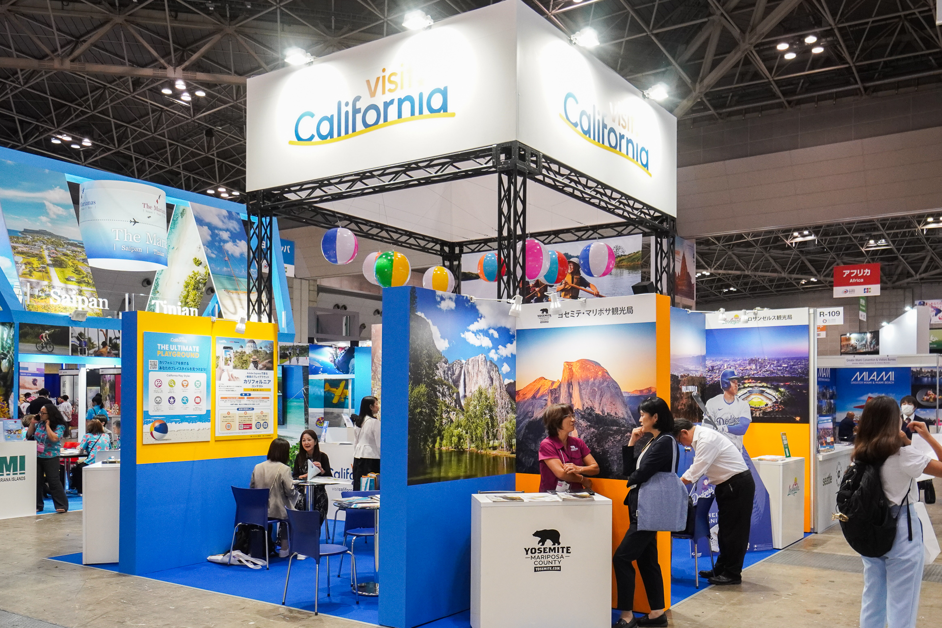 カルフォルニア観光局のブースは「Visit California」を掲げる