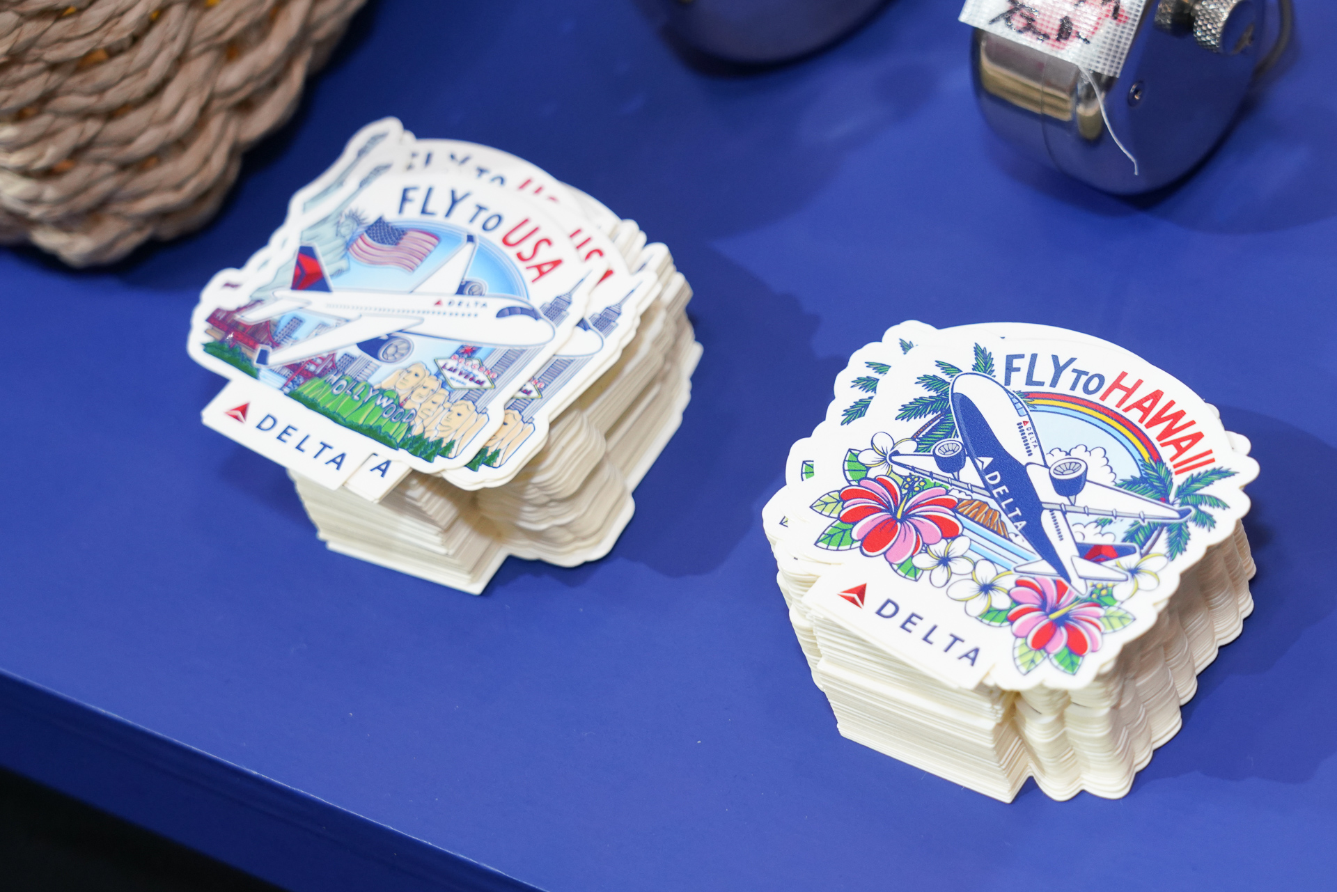 フォローとキャンペーン投稿への「いいね」でもれなくプレゼントされるステッカー