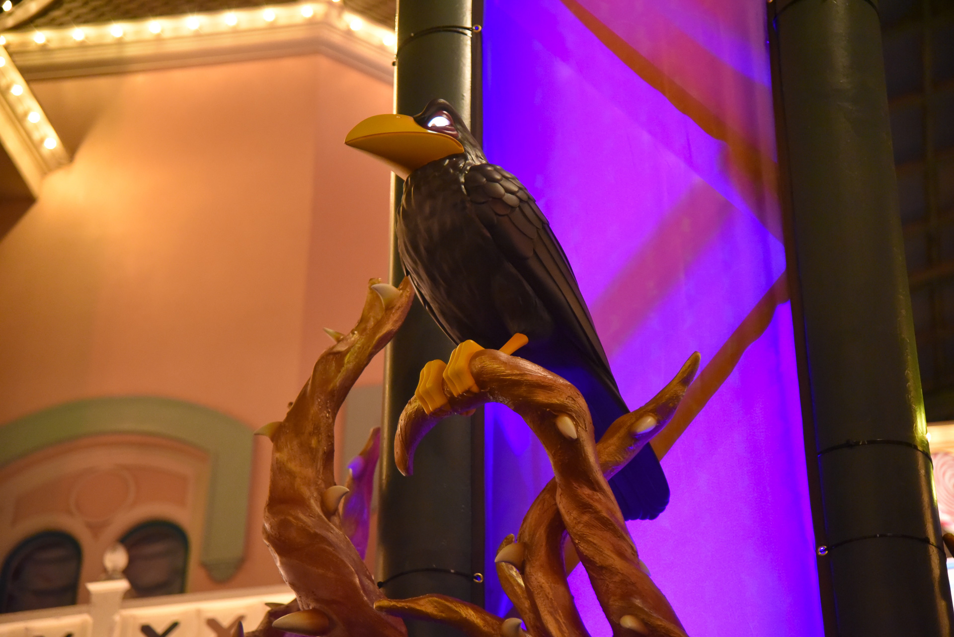 夜はさらにヴィランズな世界観がワールドバザールに広がります