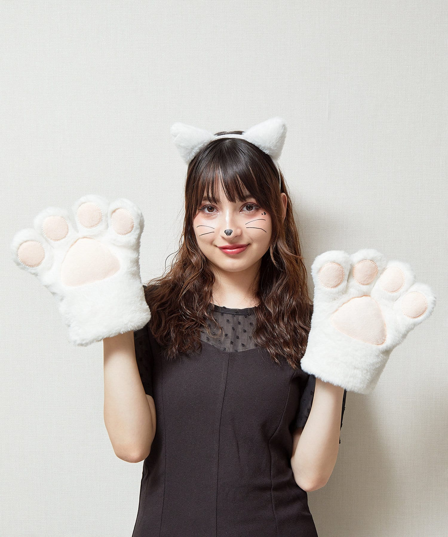 ねこグローブ（各550円）