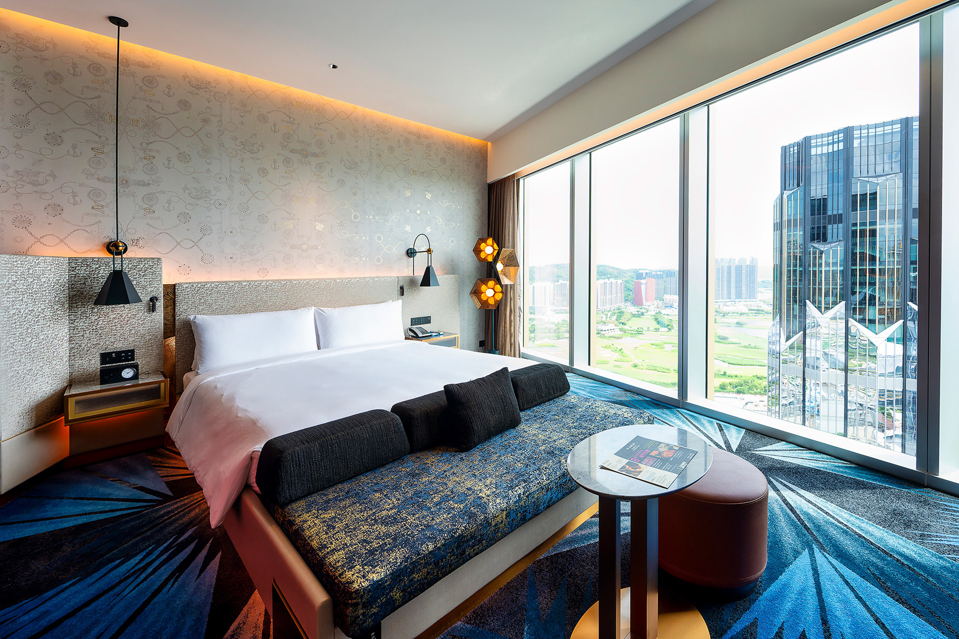 スタイリッシュな客室は557室で、各客室にはBluetoothでワイヤレス接続できる内蔵サウンドシステムも