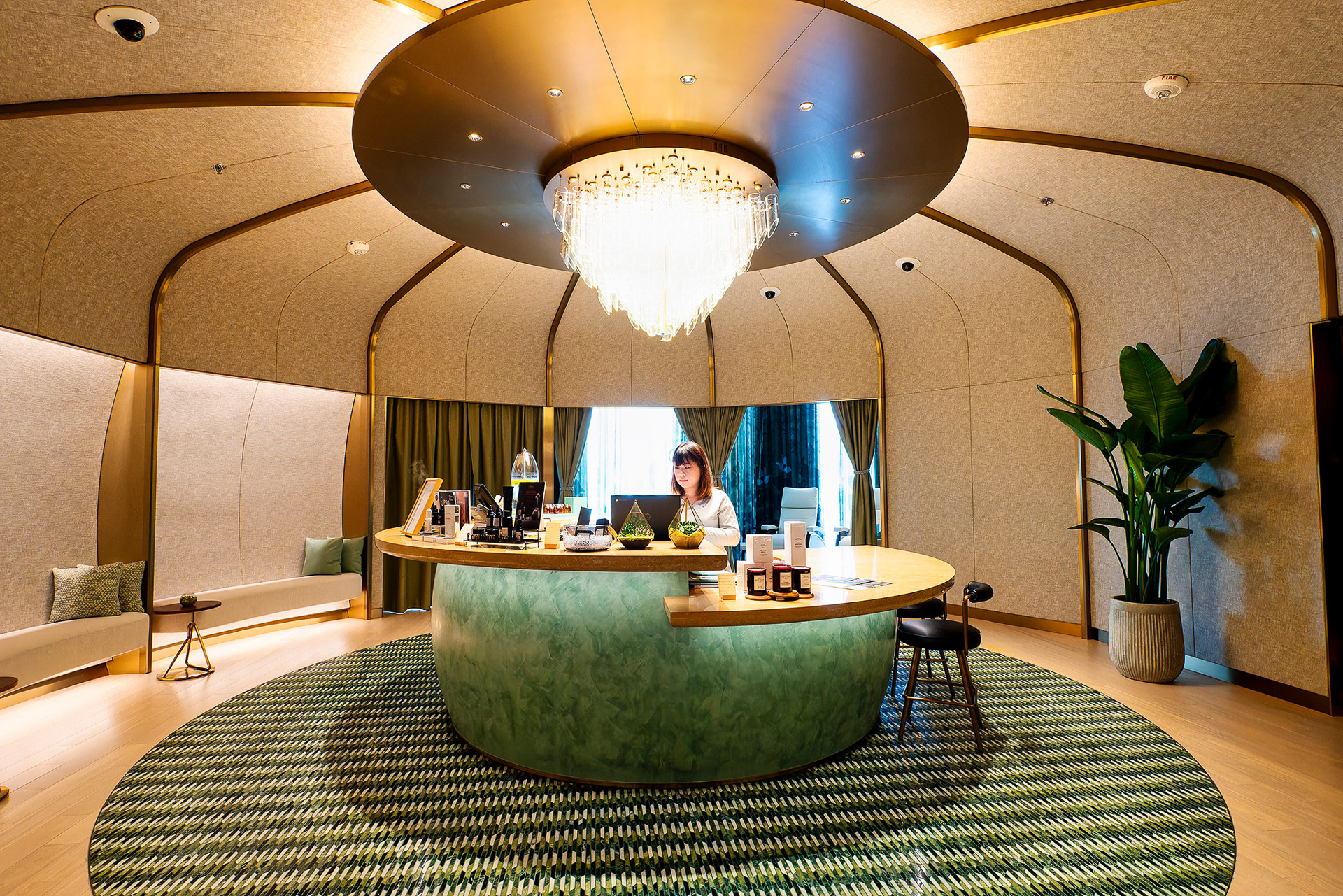 AWAYスパには5つのトリートメントルームがあり、ゆっくりくつろぎながら五感を刺激するトリートメントを楽しめる