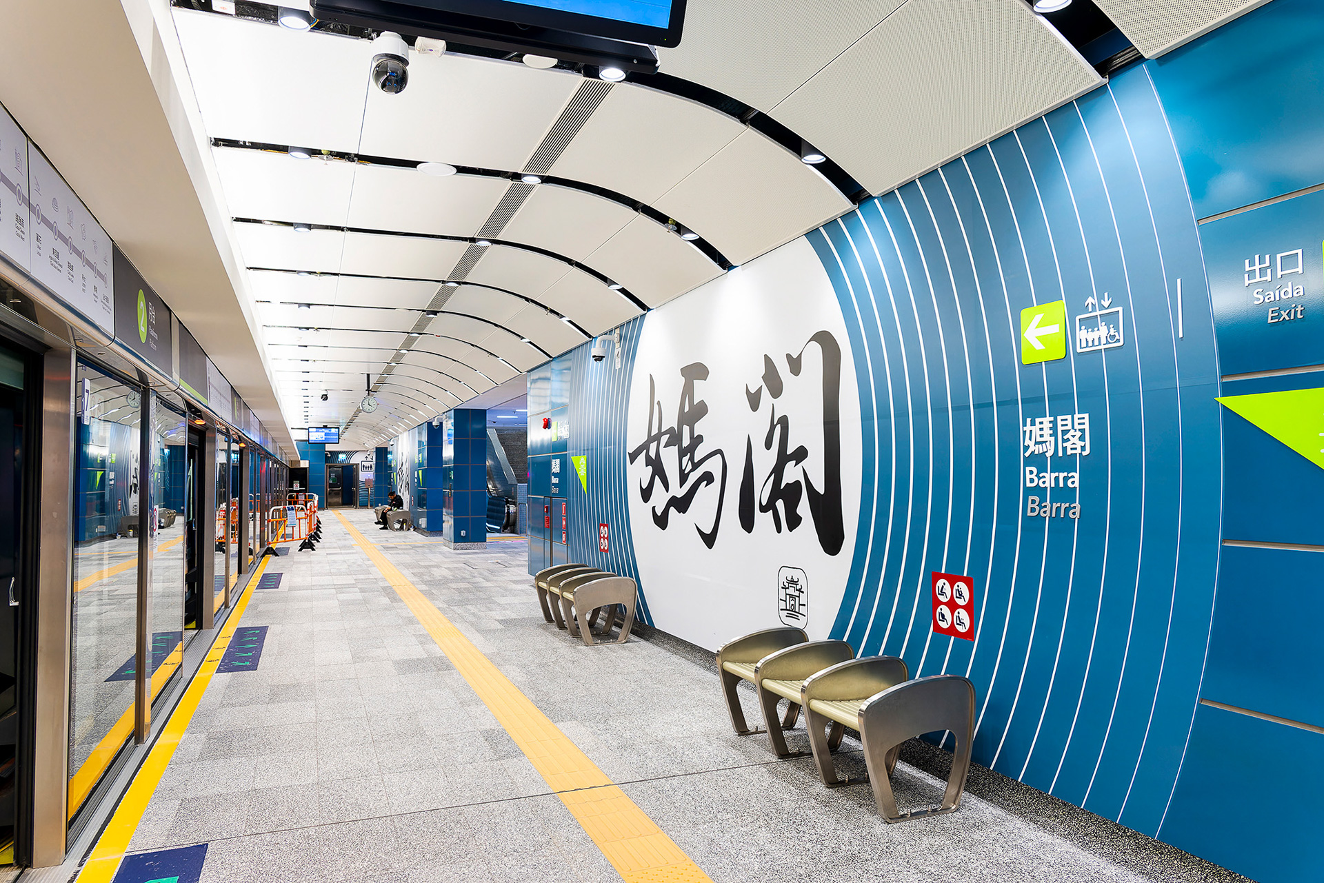 終点の媽閣駅に到着。駅もきれい